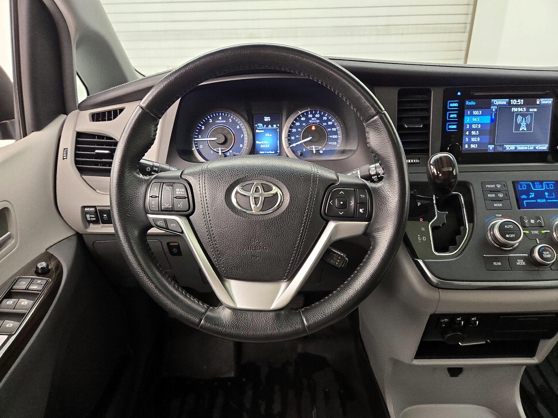 Thumbnail: 2015 Toyota Sienna - 10