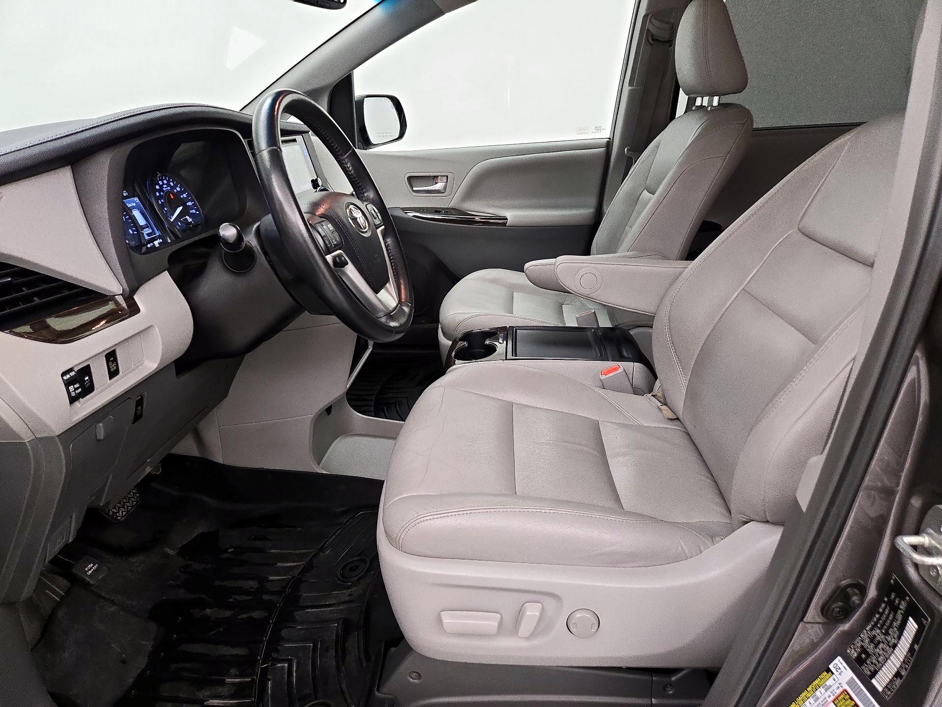 Thumbnail: 2015 Toyota Sienna - 11