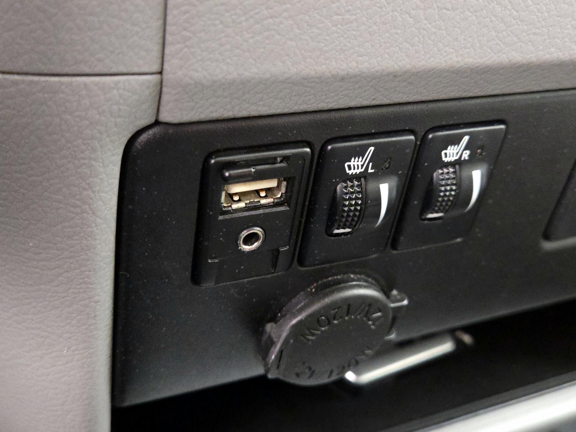 Thumbnail: 2015 Toyota Sienna - 18