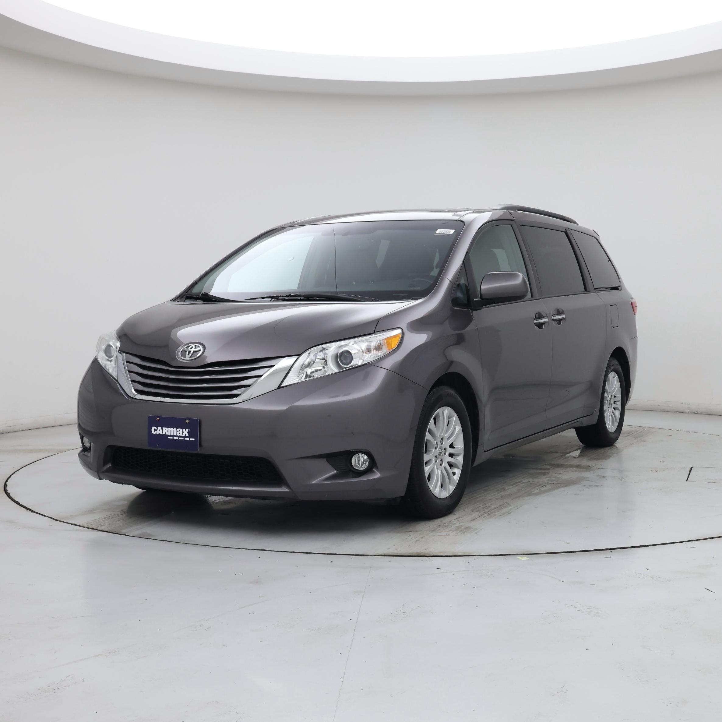 Thumbnail: 2015 Toyota Sienna - 4