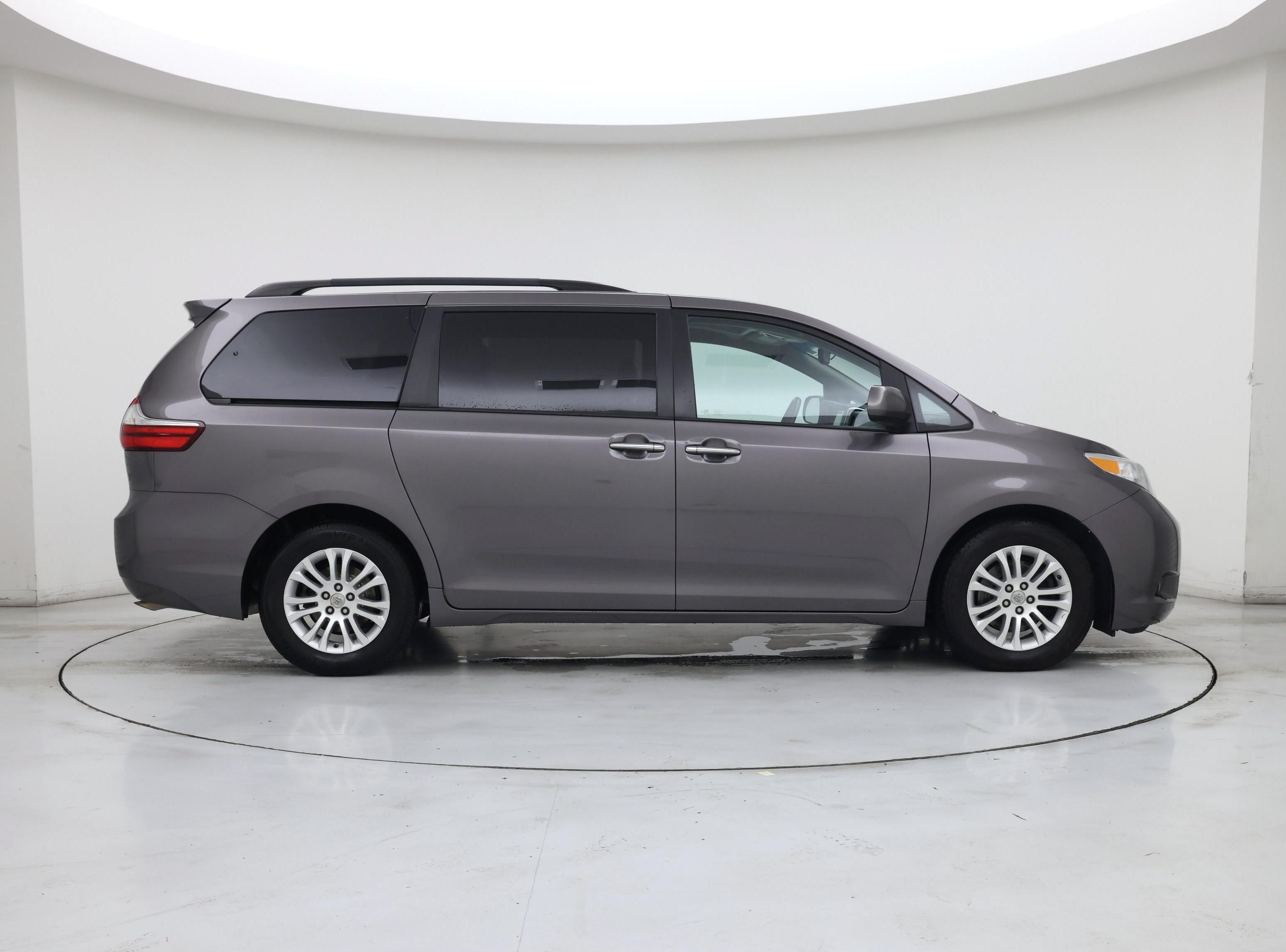 Thumbnail: 2015 Toyota Sienna - 7
