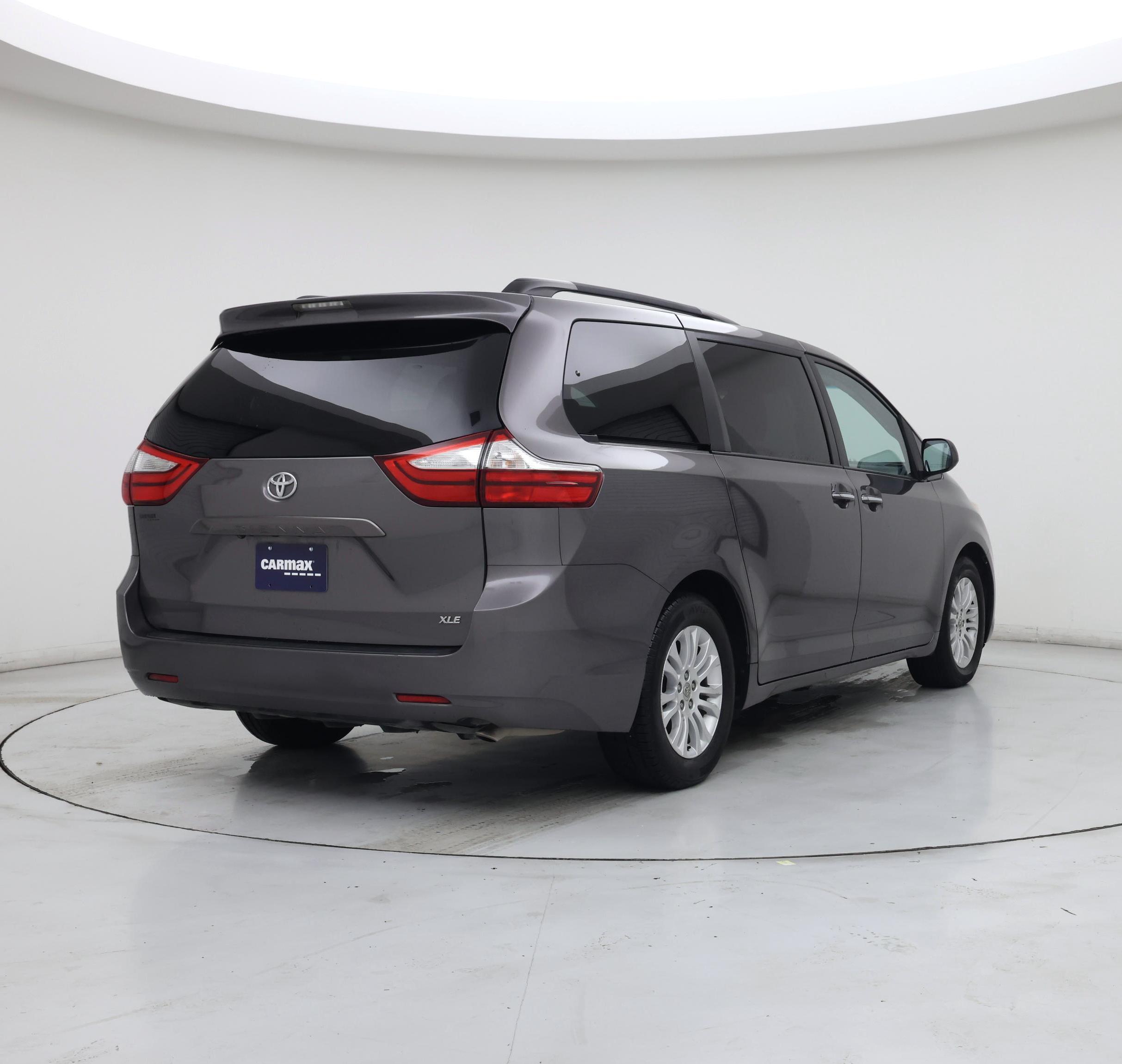 Thumbnail: 2015 Toyota Sienna - 8