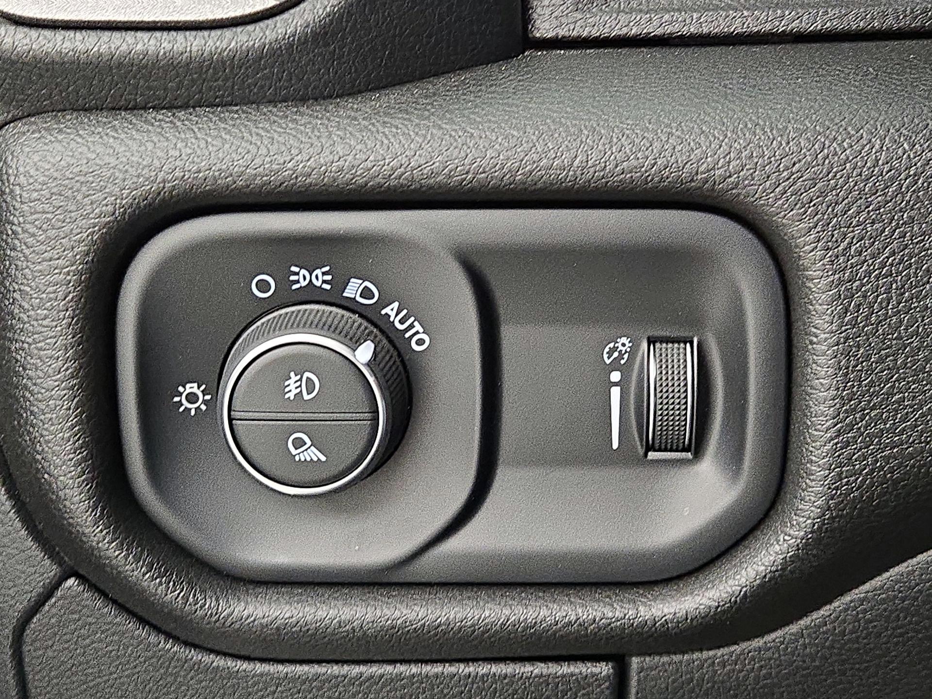 Thumbnail: 2025 RAM 1500 - 13