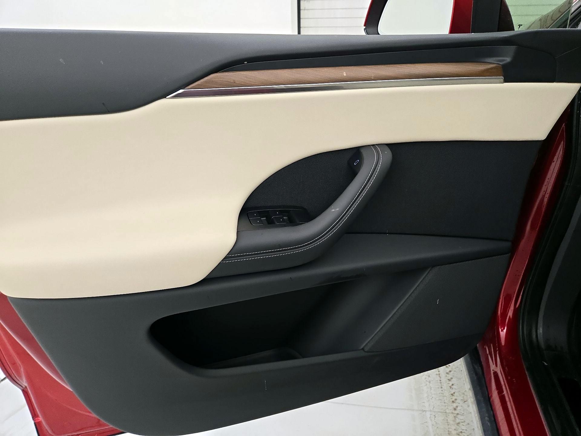 Thumbnail: 2023 Tesla Model X - 12