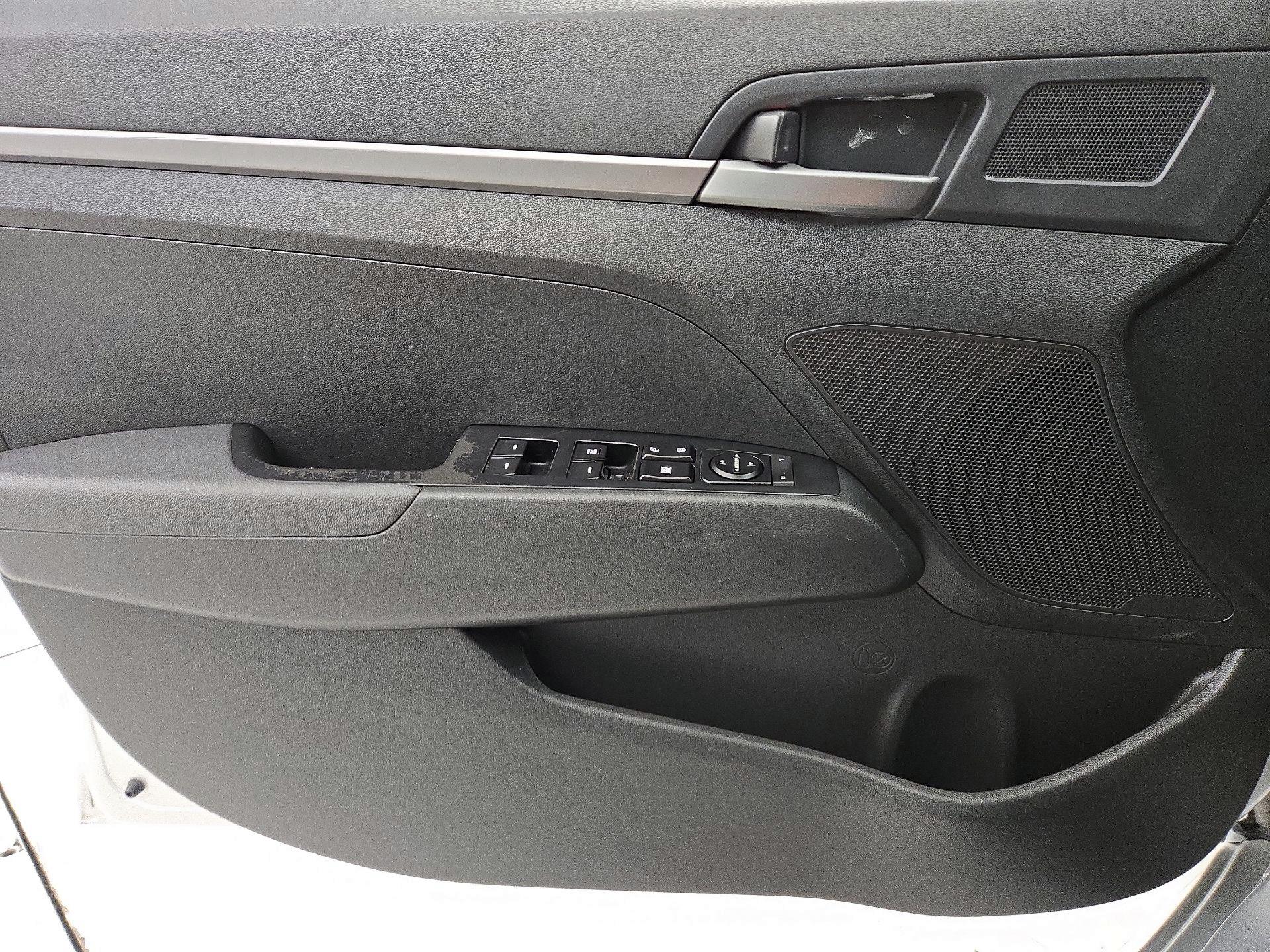 Thumbnail: 2018 Hyundai Elantra - 12