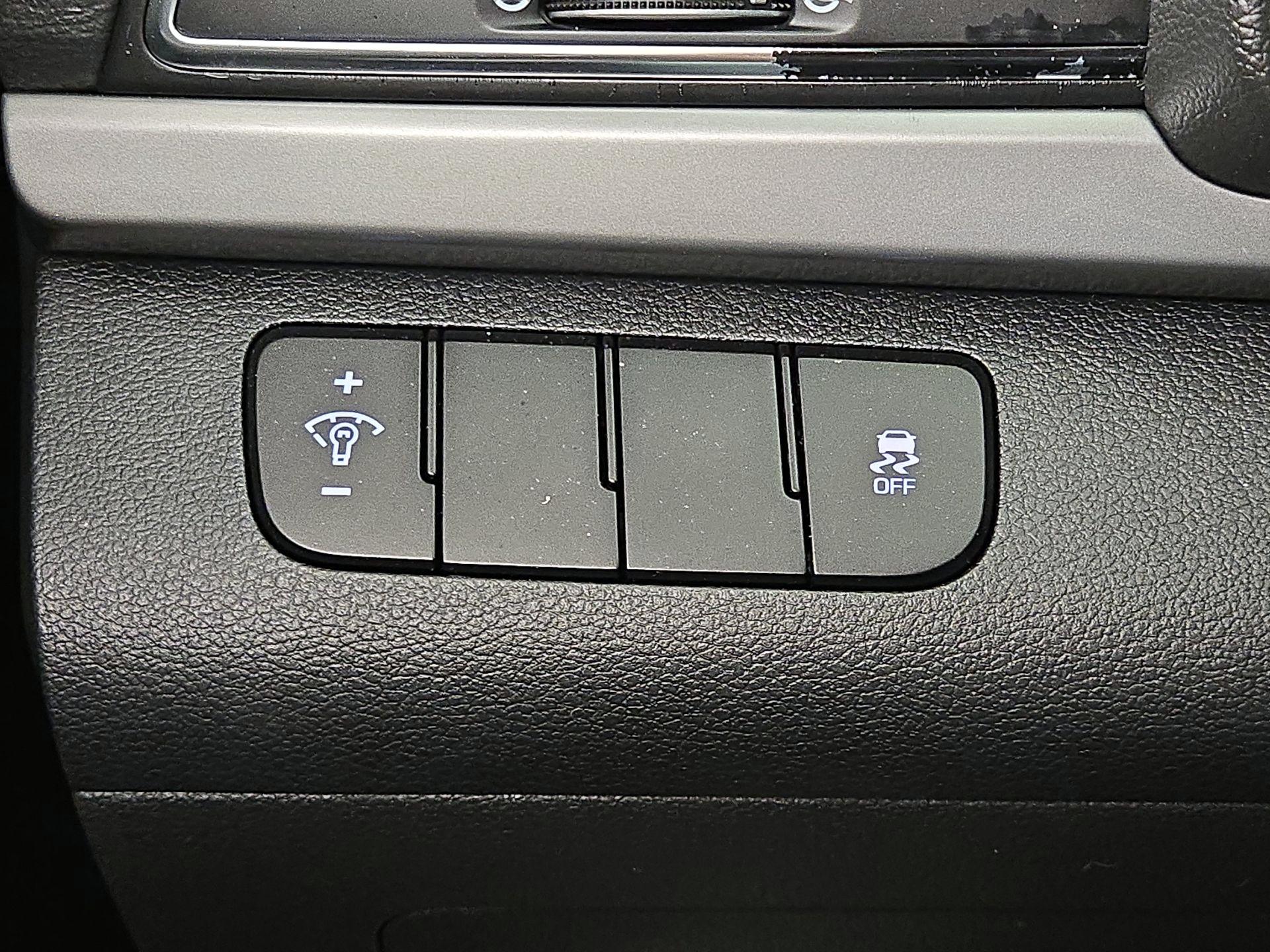 Thumbnail: 2018 Hyundai Elantra - 13