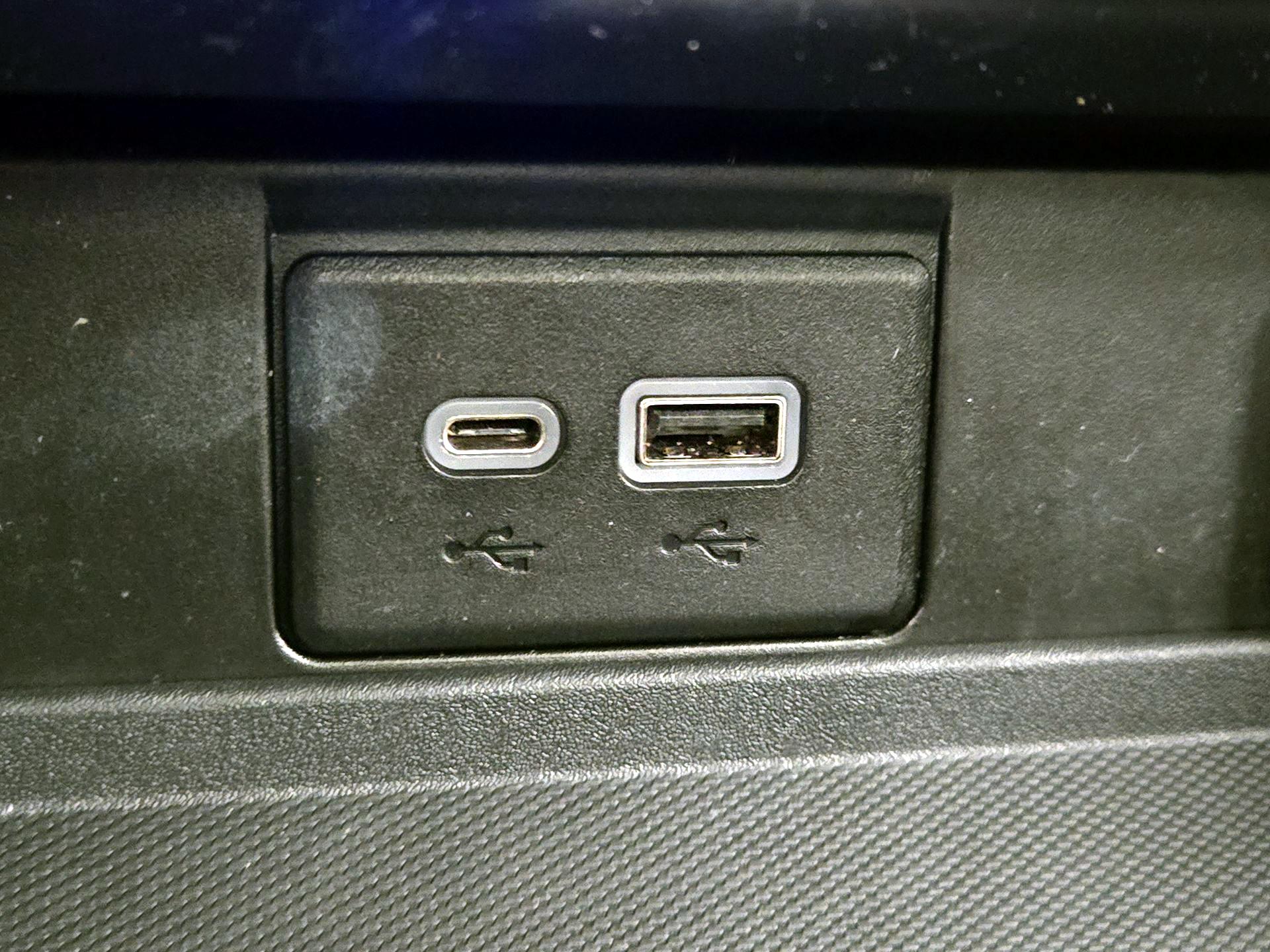 Thumbnail: 2023 Chevrolet Tahoe - 18