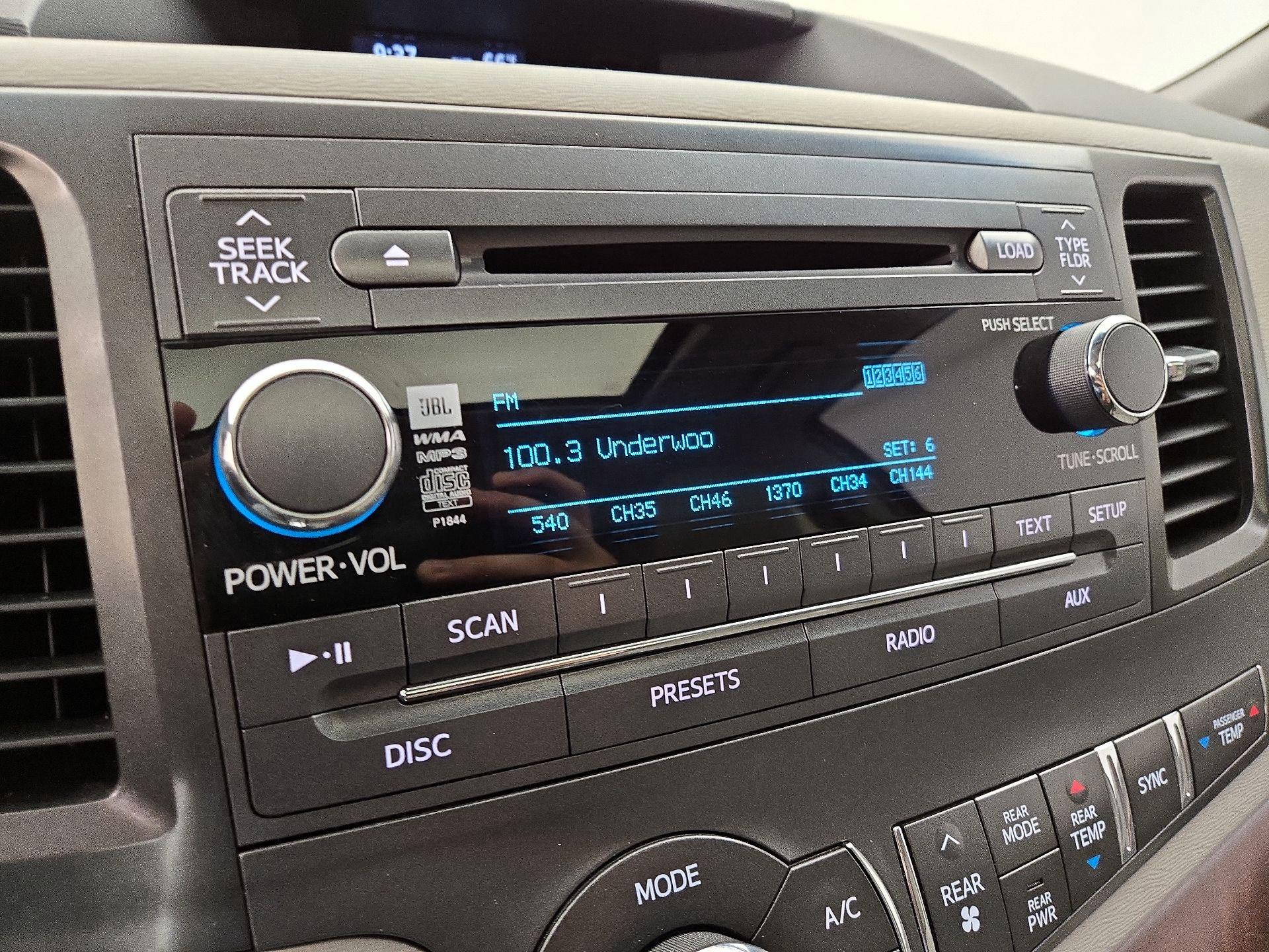 Thumbnail: 2014 Toyota Sienna - 15