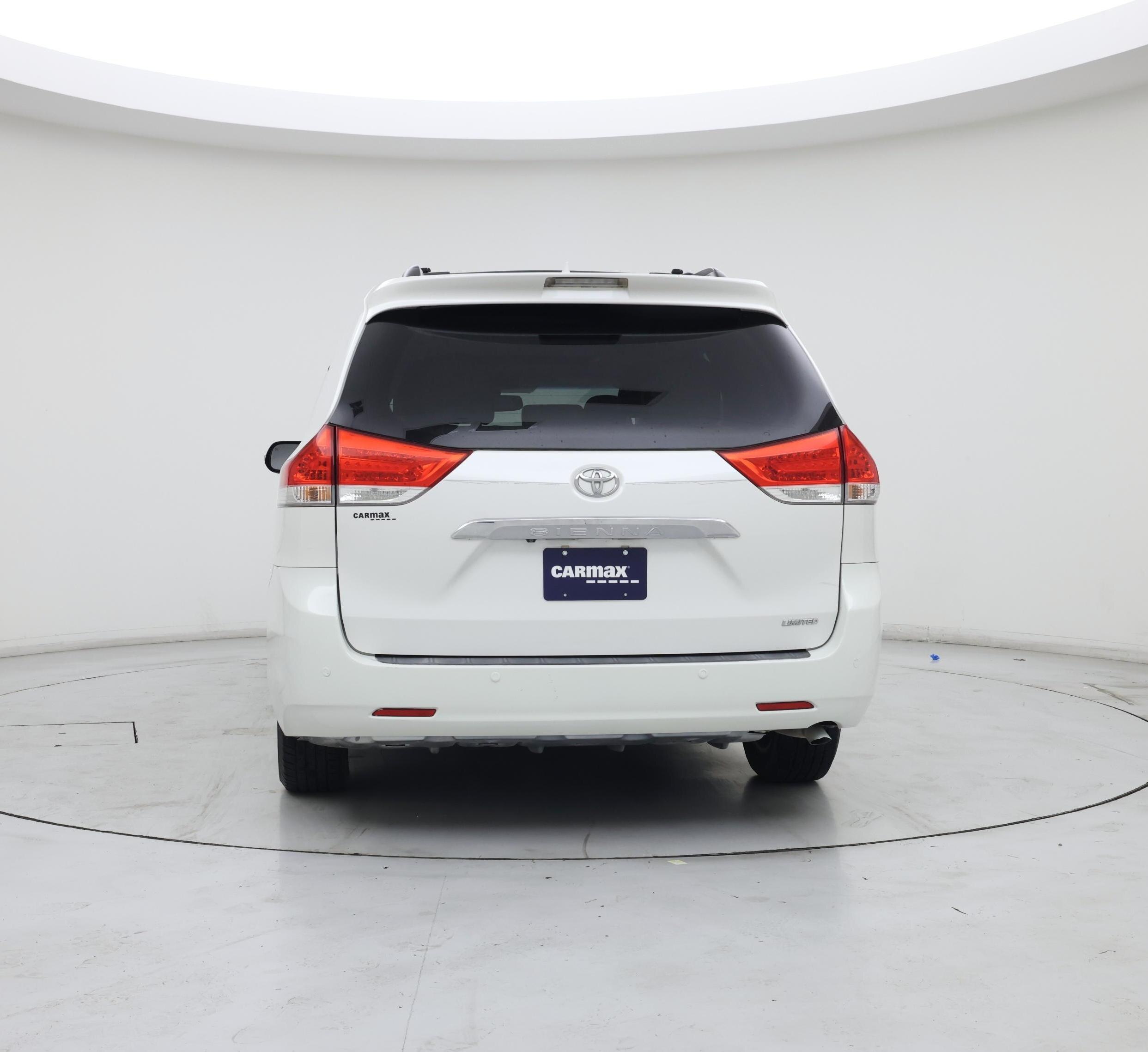 Thumbnail: 2014 Toyota Sienna - 6