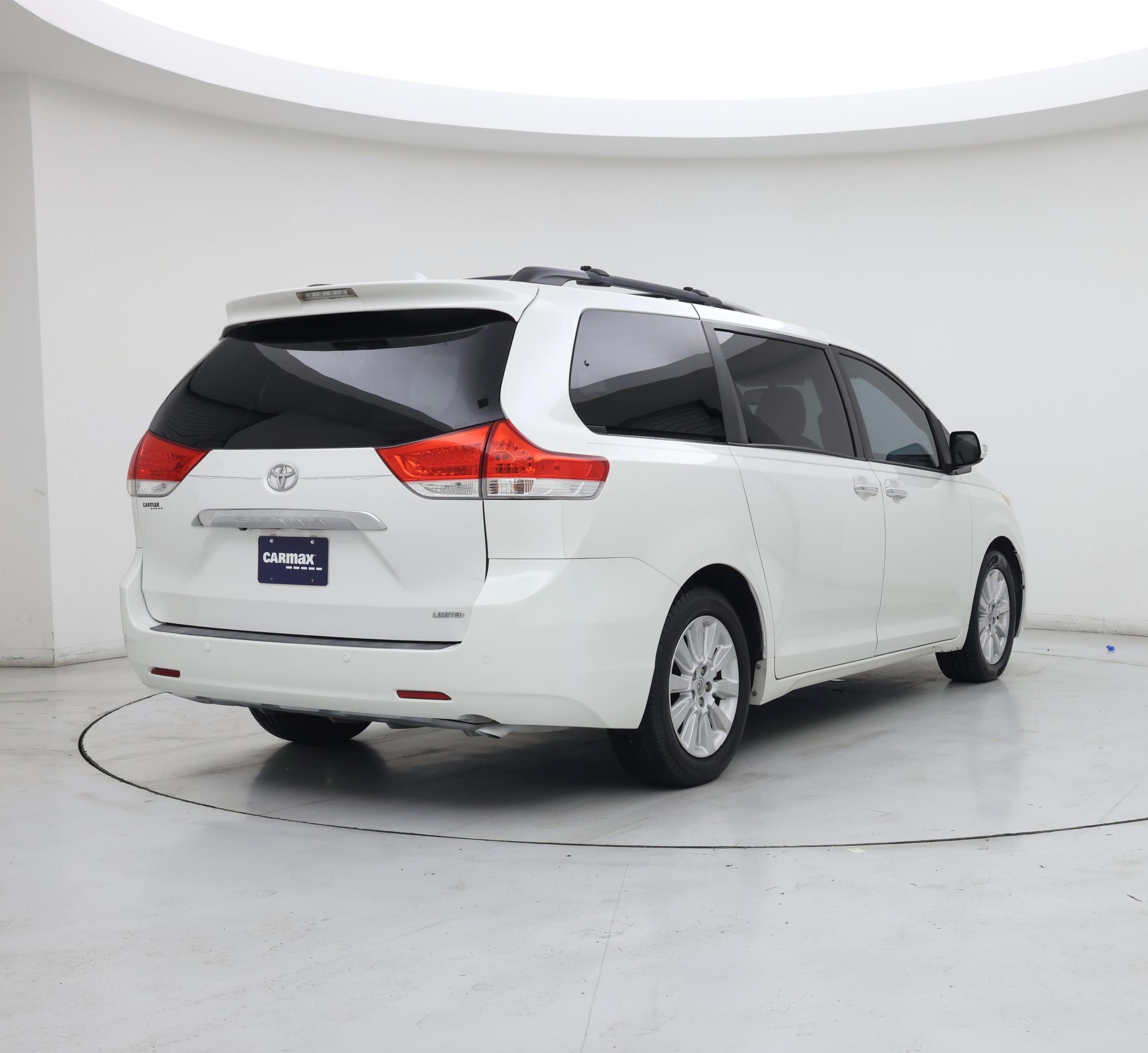 Thumbnail: 2014 Toyota Sienna - 8