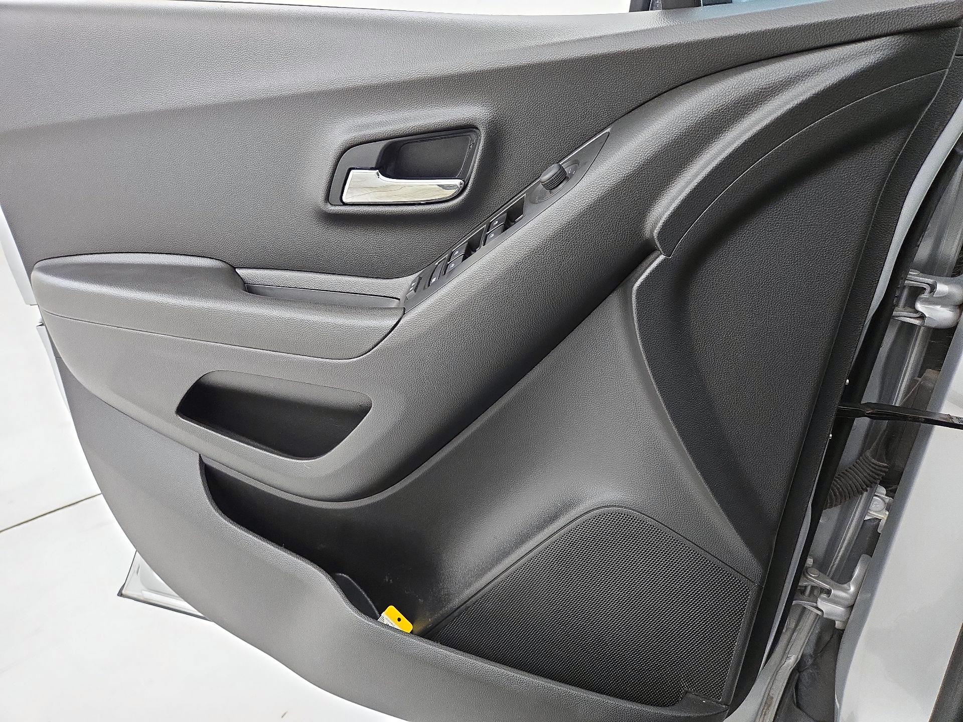 Thumbnail: 2021 Chevrolet Trax - 12