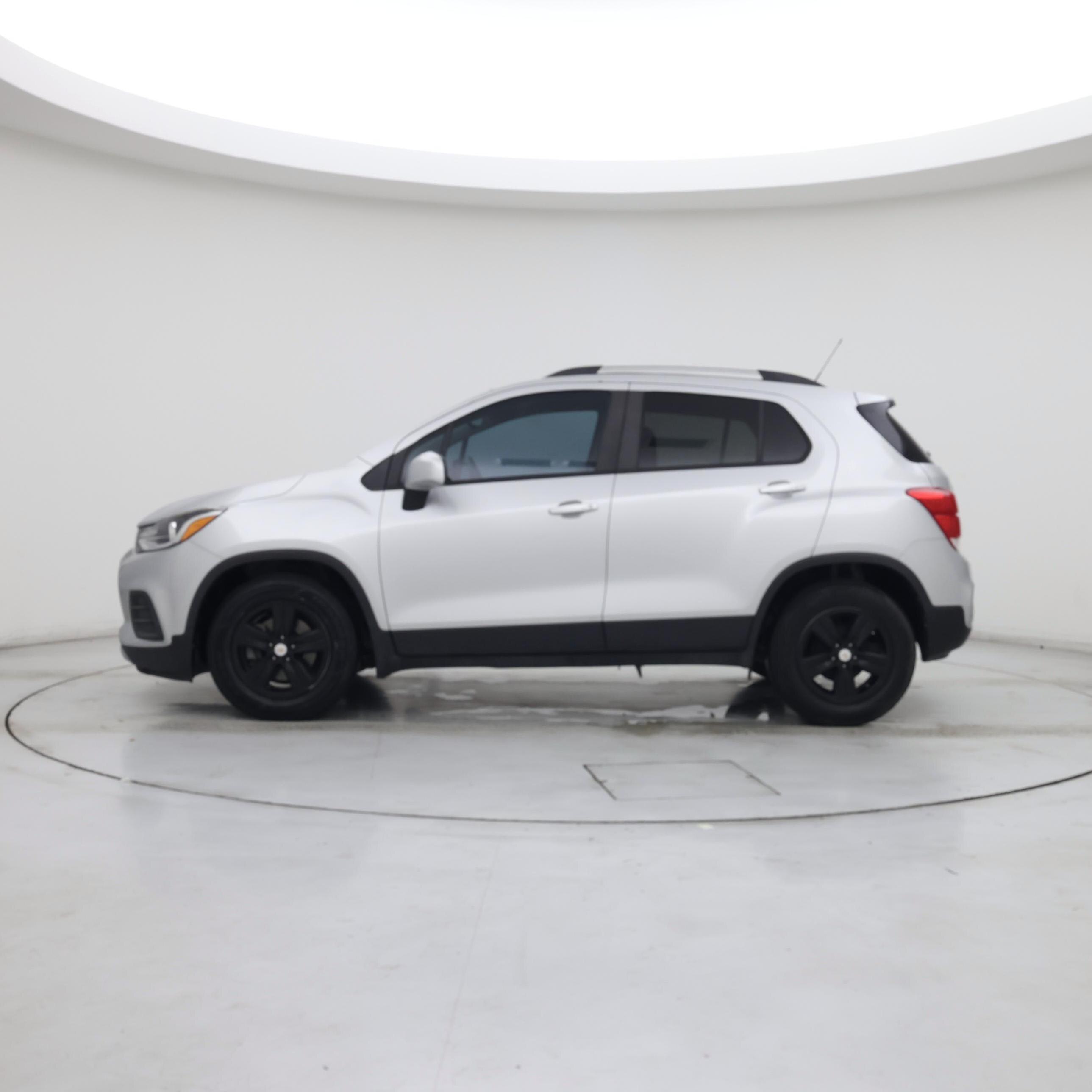 Thumbnail: 2021 Chevrolet Trax - 3