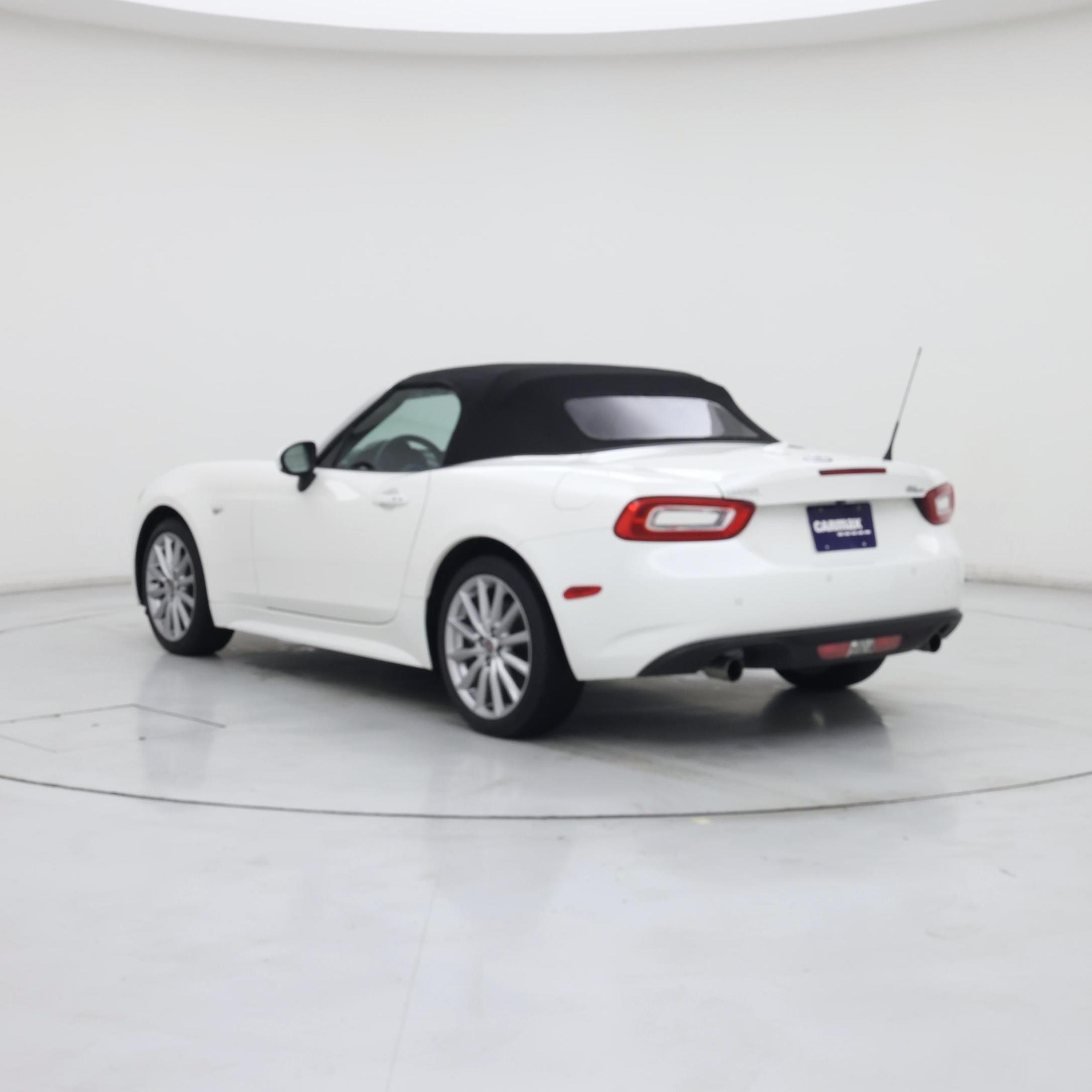 Thumbnail: 2018 Fiat 124 Spider - 2