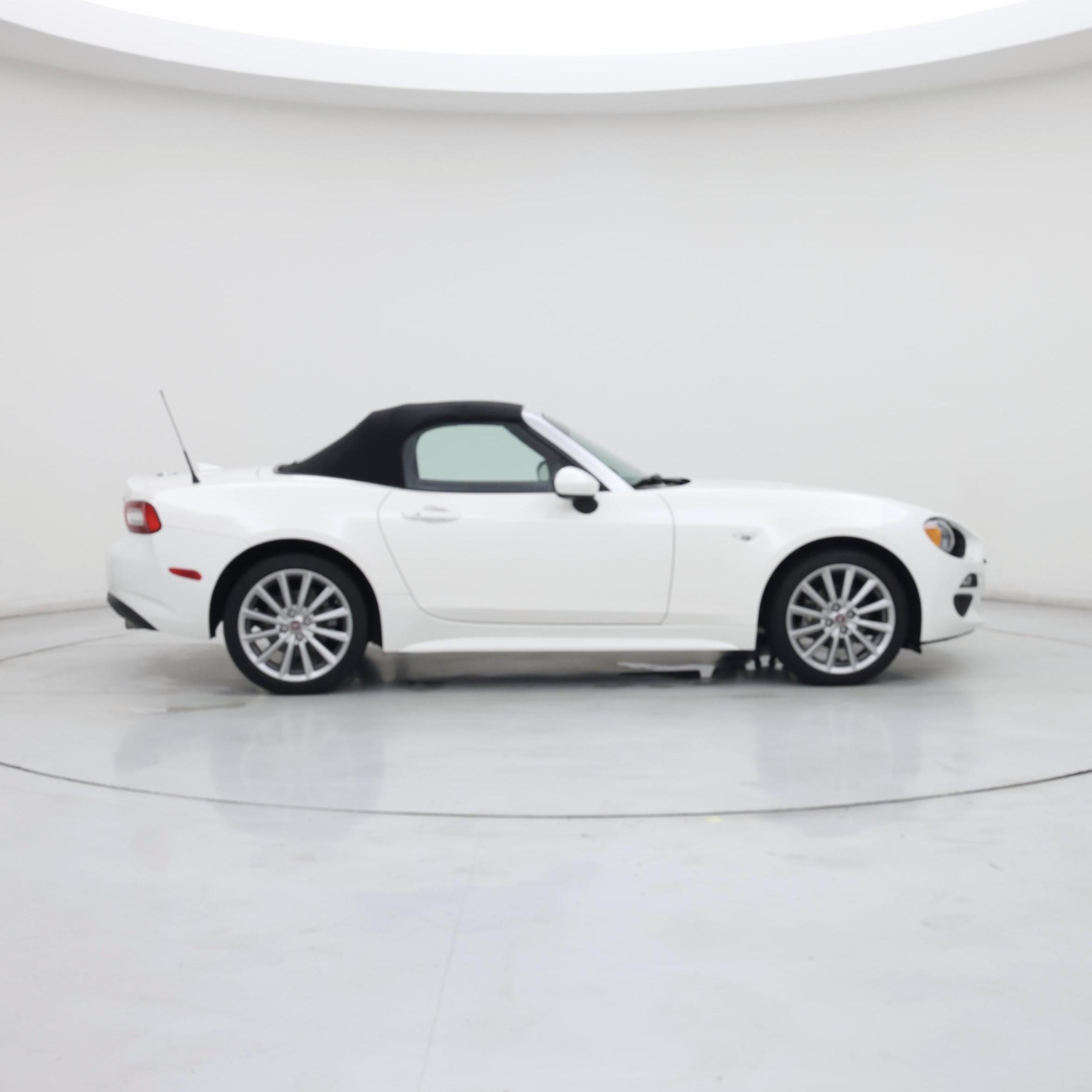 Thumbnail: 2018 Fiat 124 Spider - 7