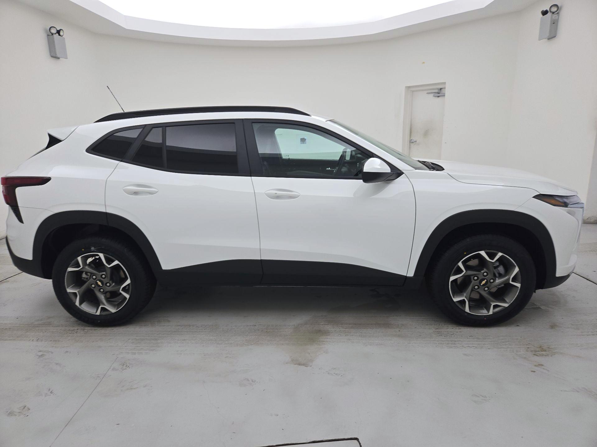Thumbnail: 2025 Chevrolet Trax - 4