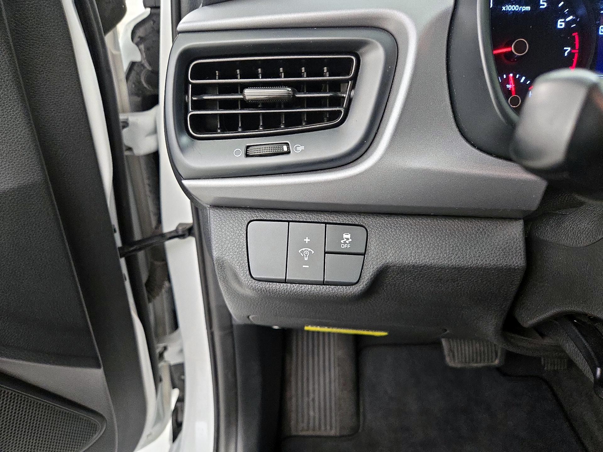 Thumbnail: 2023 Kia Rio - 13