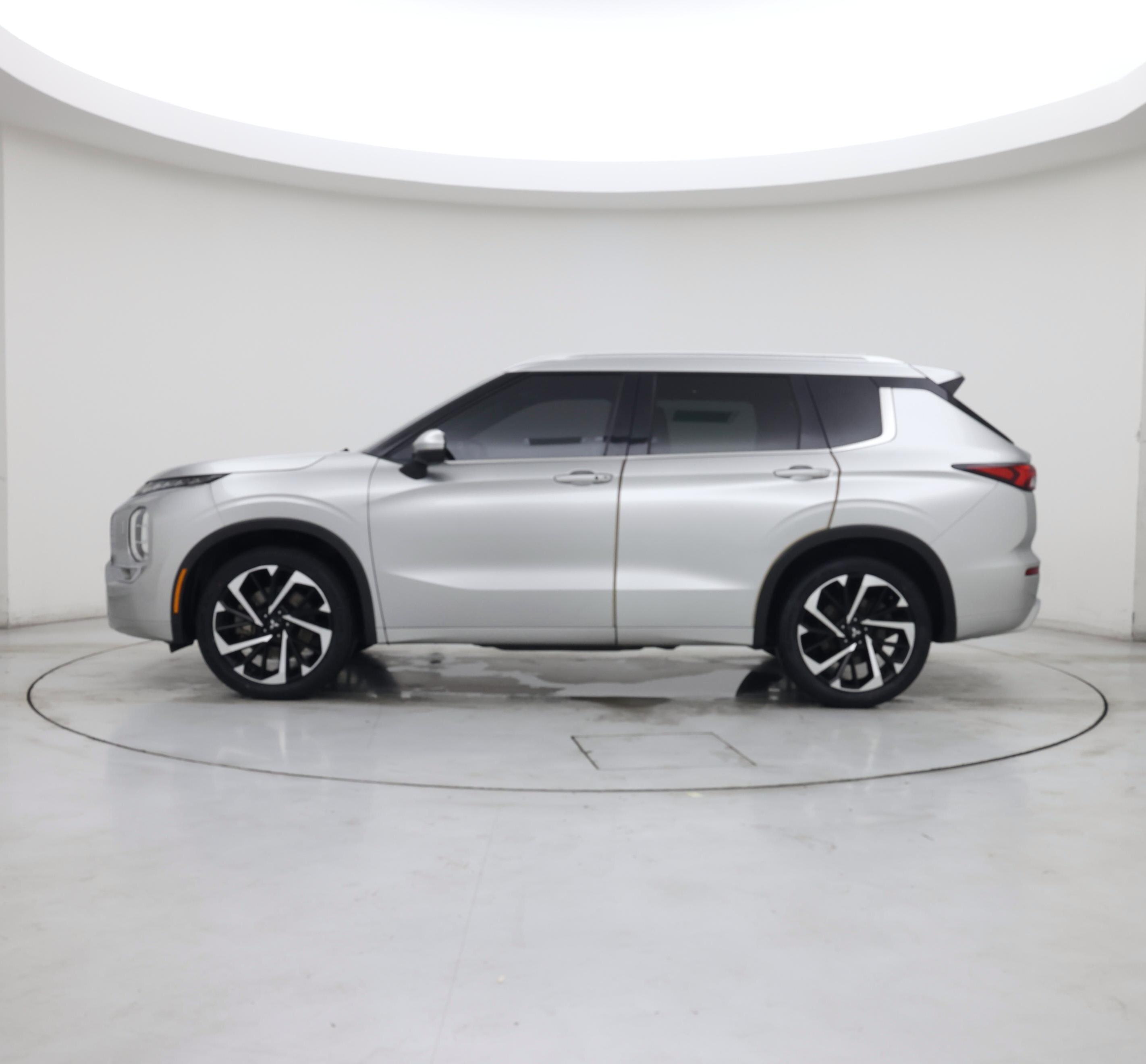 Thumbnail: 2022 Mitsubishi Outlander - 3