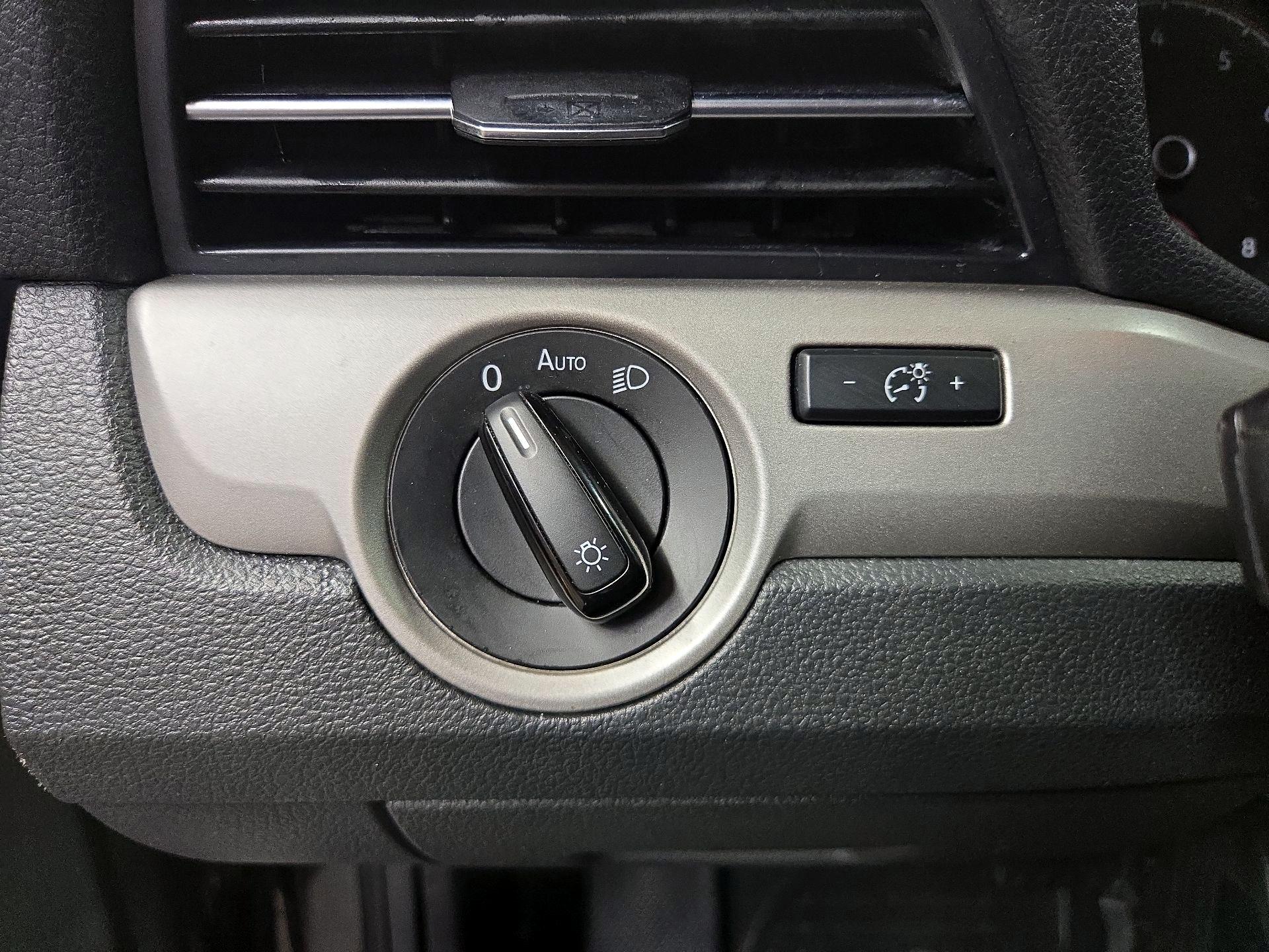 Thumbnail: 2021 Volkswagen Passat - 13