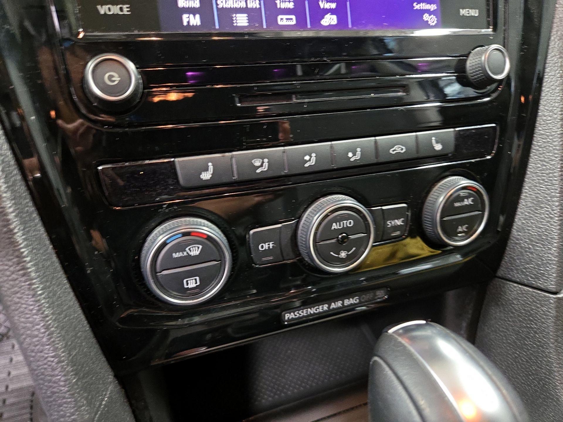 Thumbnail: 2021 Volkswagen Passat - 16