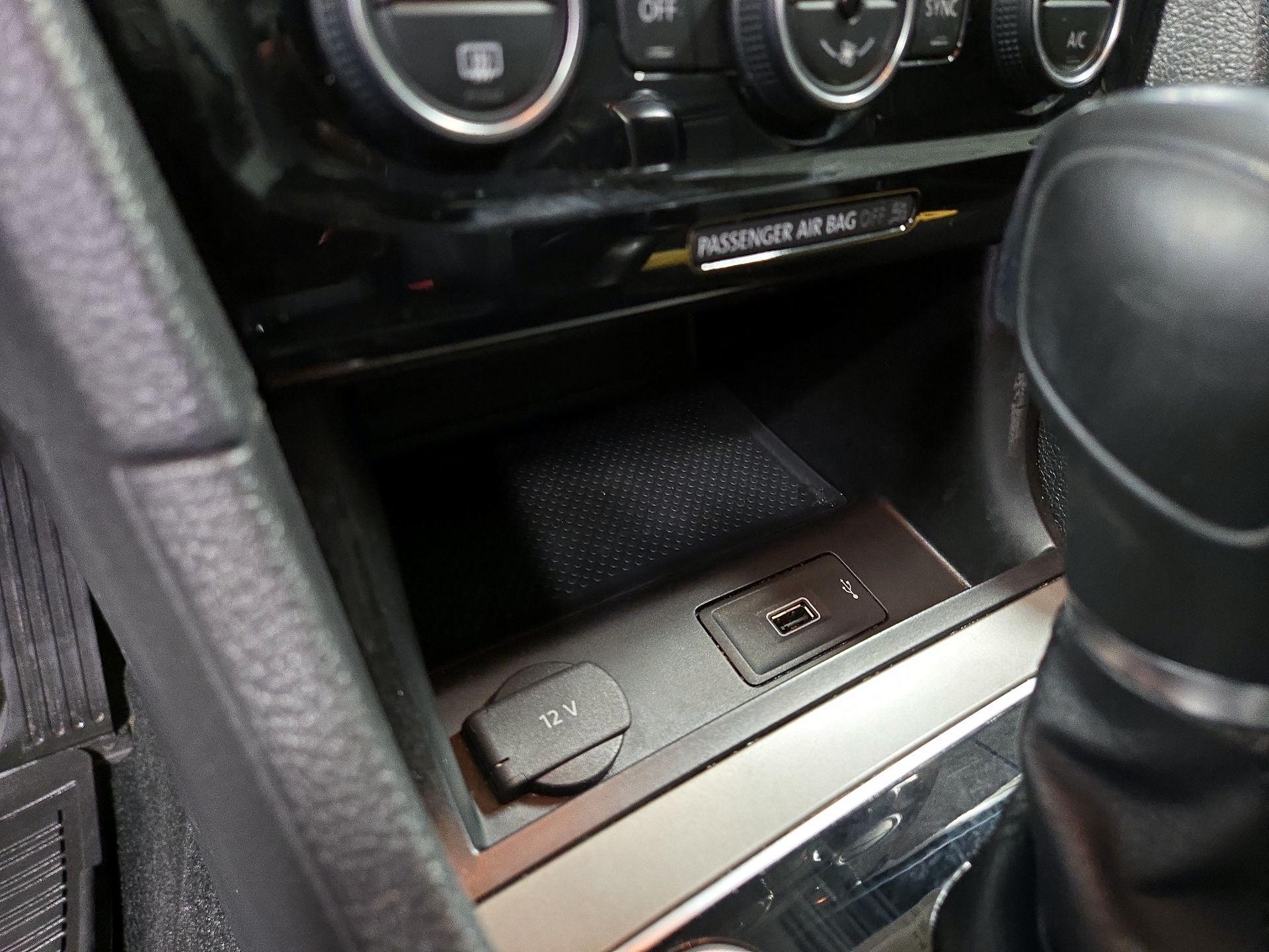 Thumbnail: 2021 Volkswagen Passat - 18