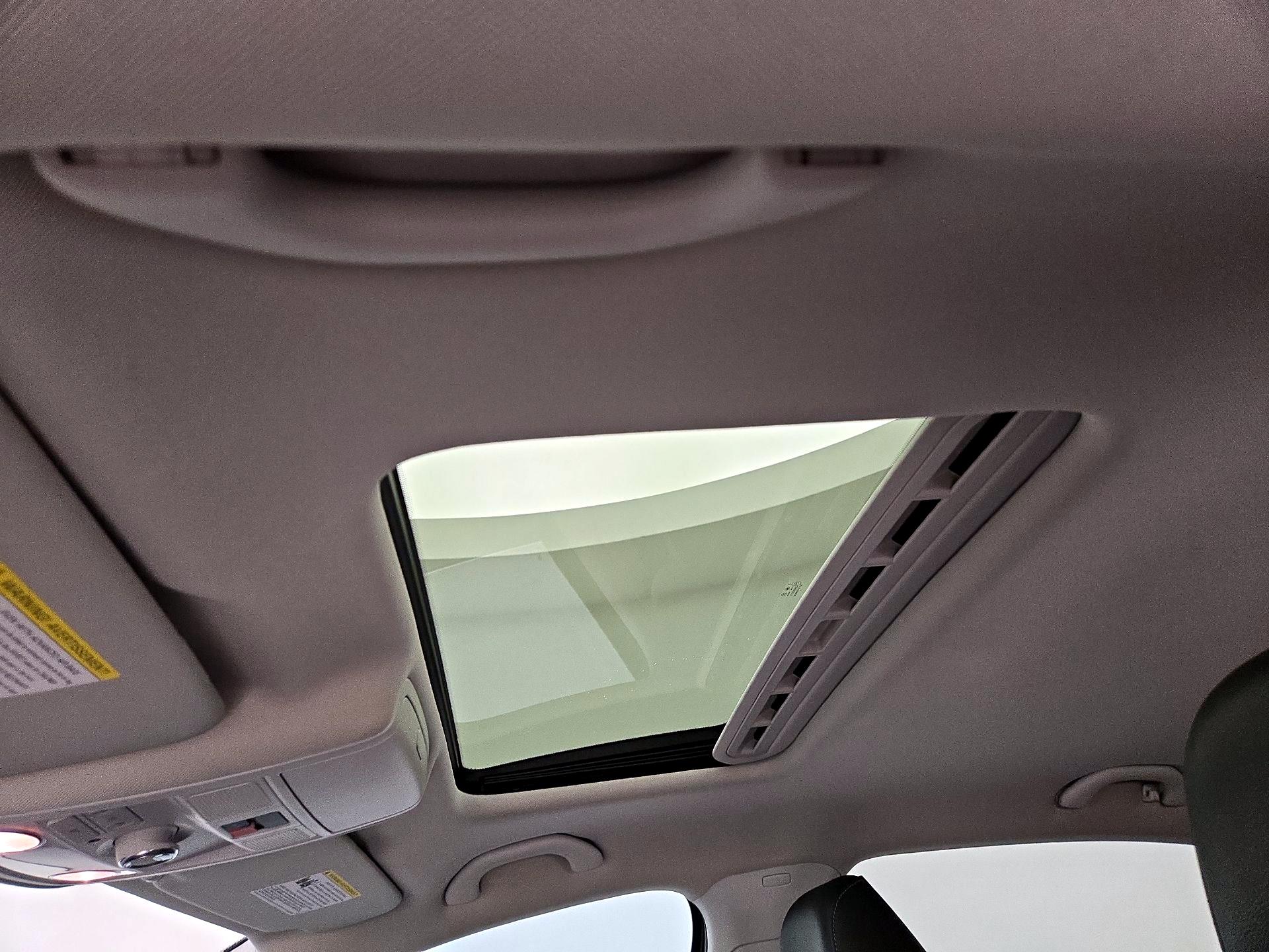 Thumbnail: 2021 Volkswagen Passat - 19