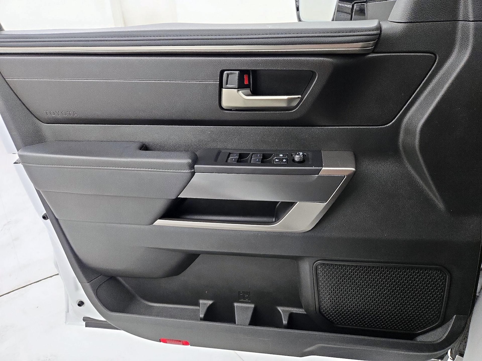 2024 Toyota Sequoia SR5 - Photo 13