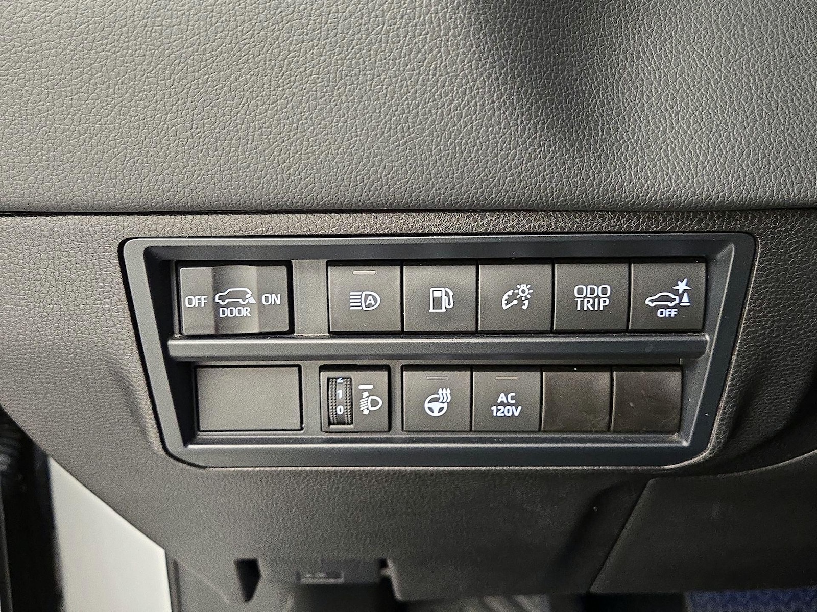 2024 Toyota Sequoia SR5 - Photo 14