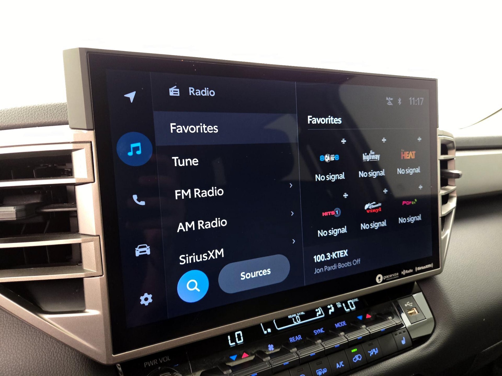 2024 Toyota Sequoia SR5 - Photo 16