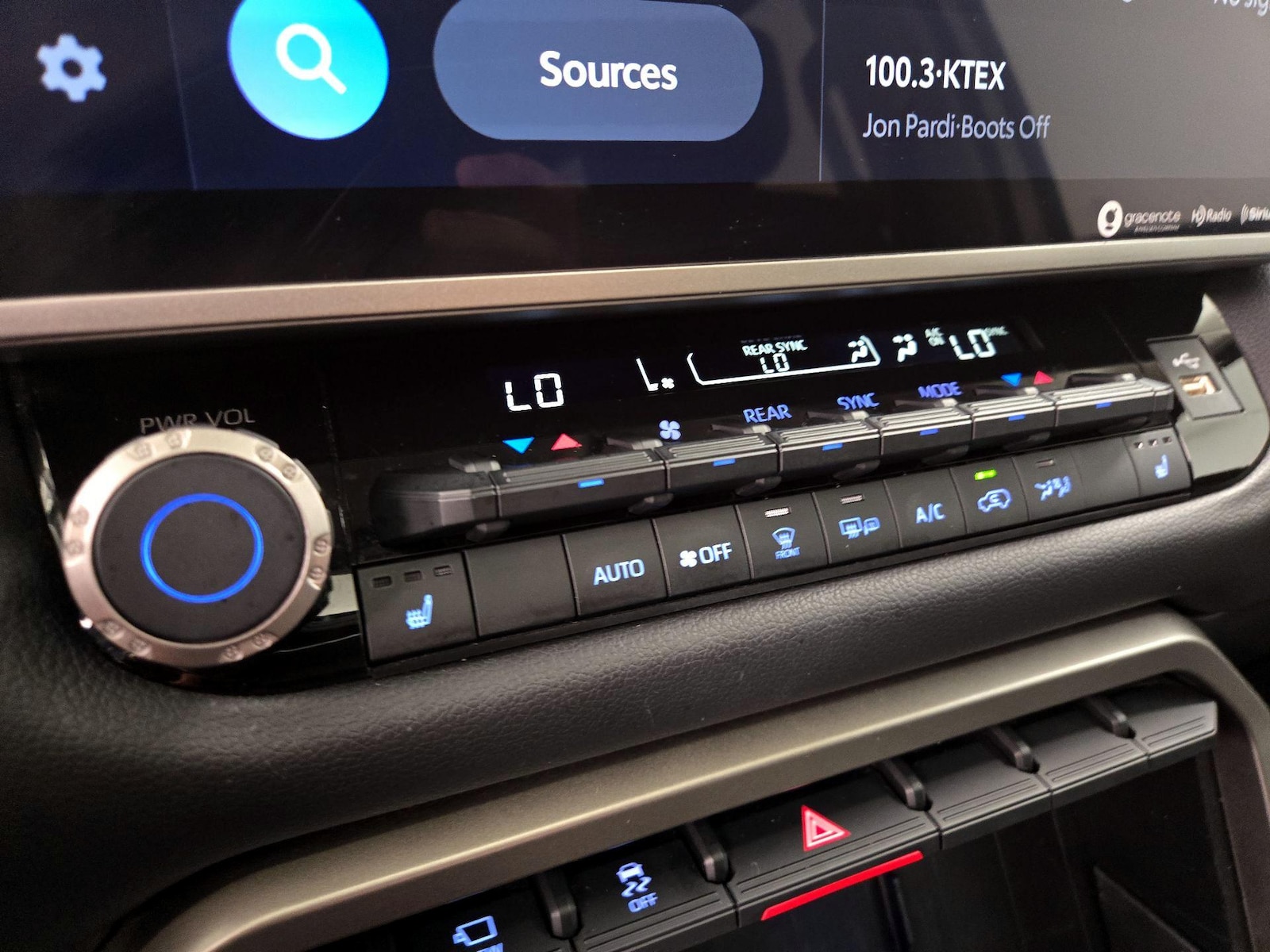 2024 Toyota Sequoia SR5 - Photo 17