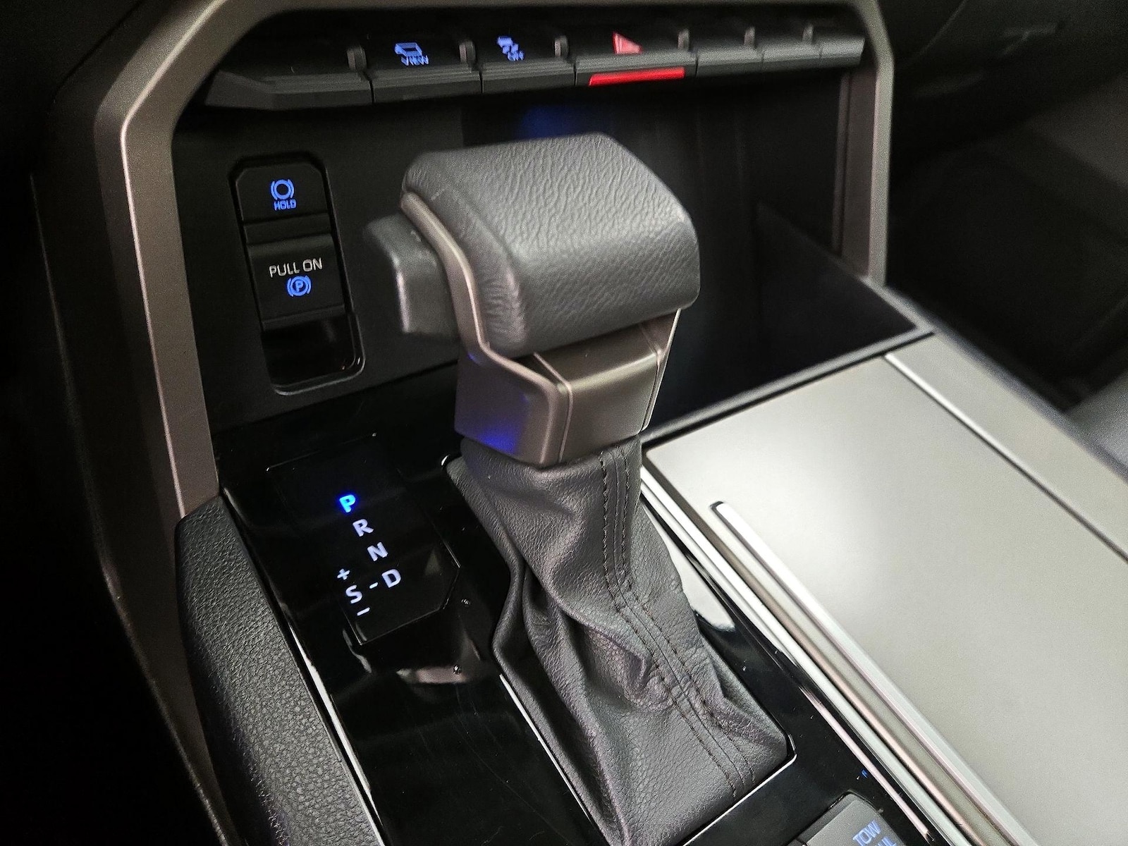 2024 Toyota Sequoia SR5 - Photo 18