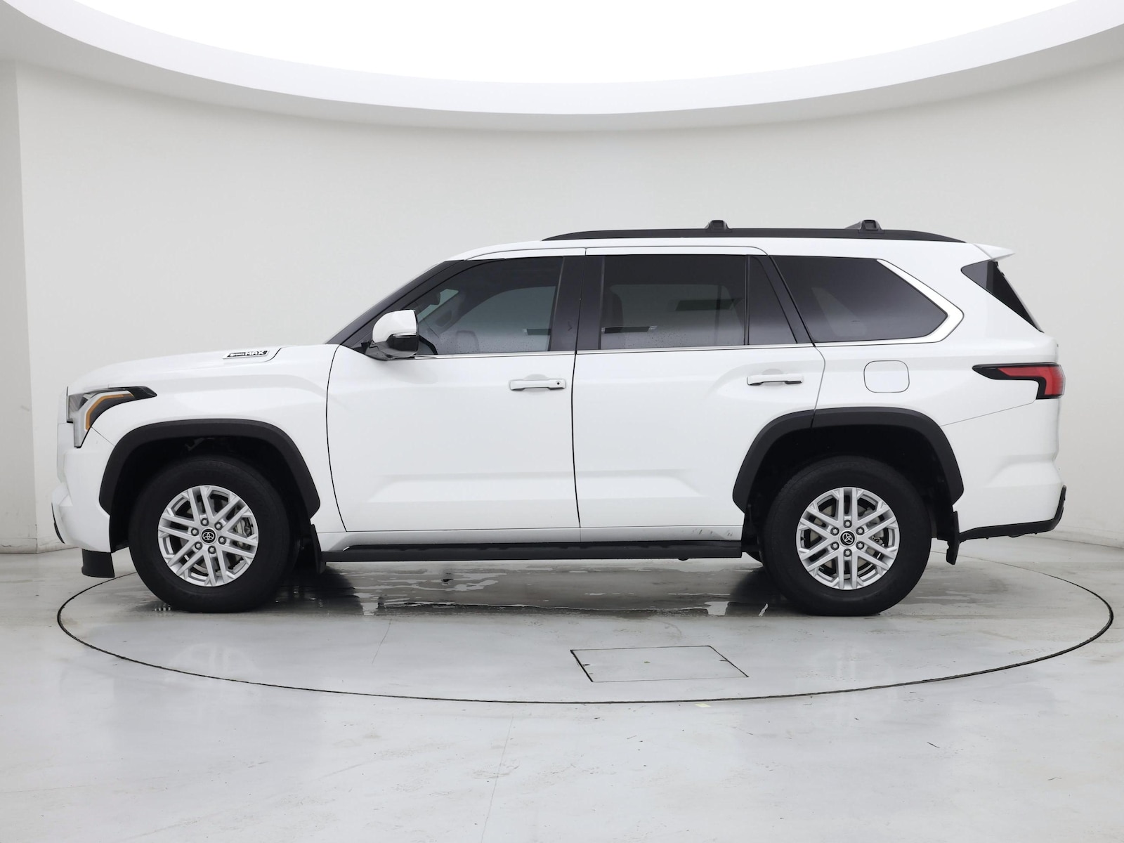 2024 Toyota Sequoia SR5 - Photo 4