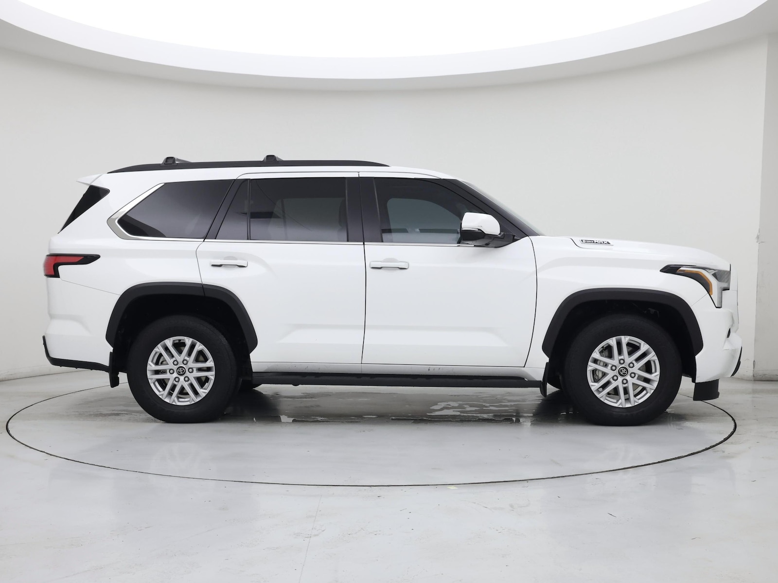2024 Toyota Sequoia SR5 - Photo 8