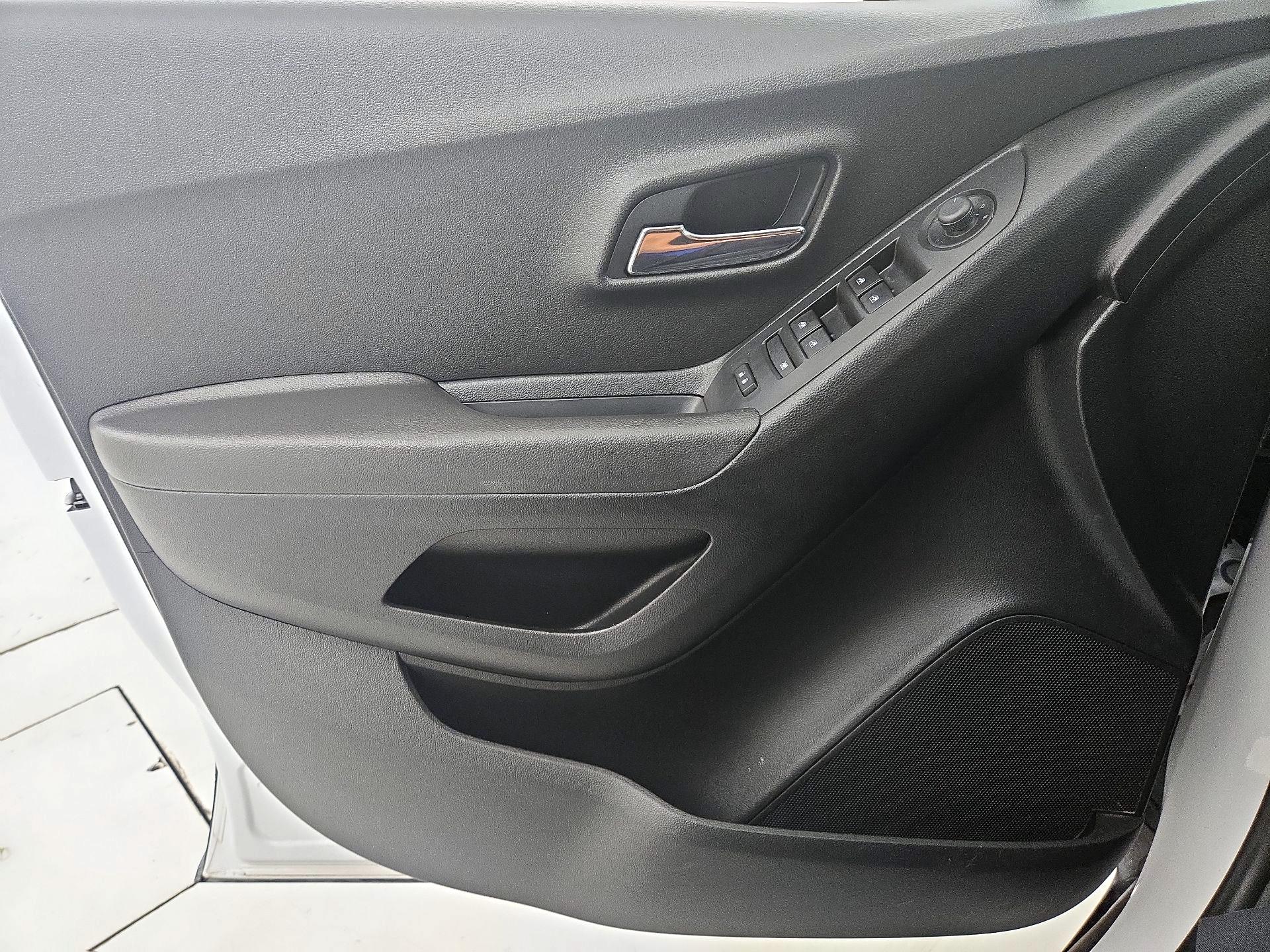 Thumbnail: 2020 Chevrolet Trax - 12