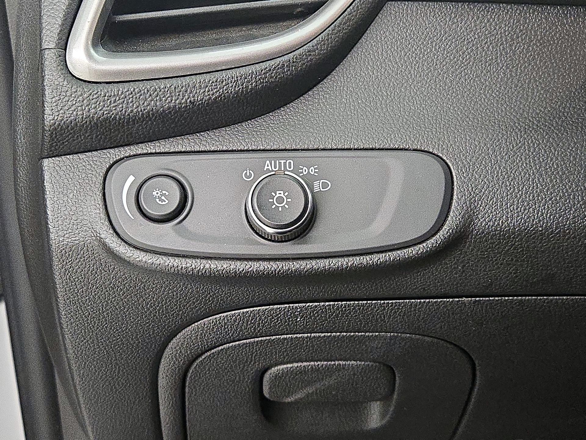 Thumbnail: 2020 Chevrolet Trax - 13