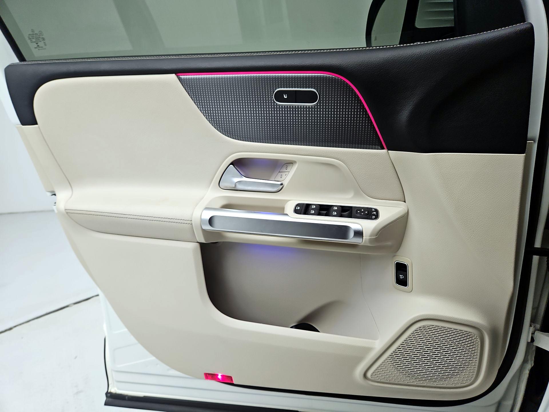 Thumbnail: 2022 Mercedes-Benz GLB - 12
