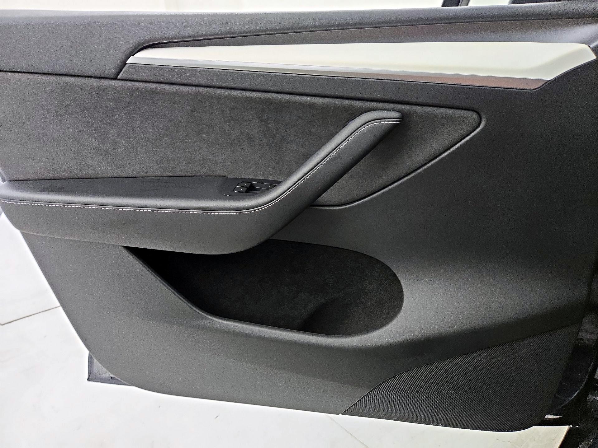 Thumbnail: 2023 Tesla Model Y - 12