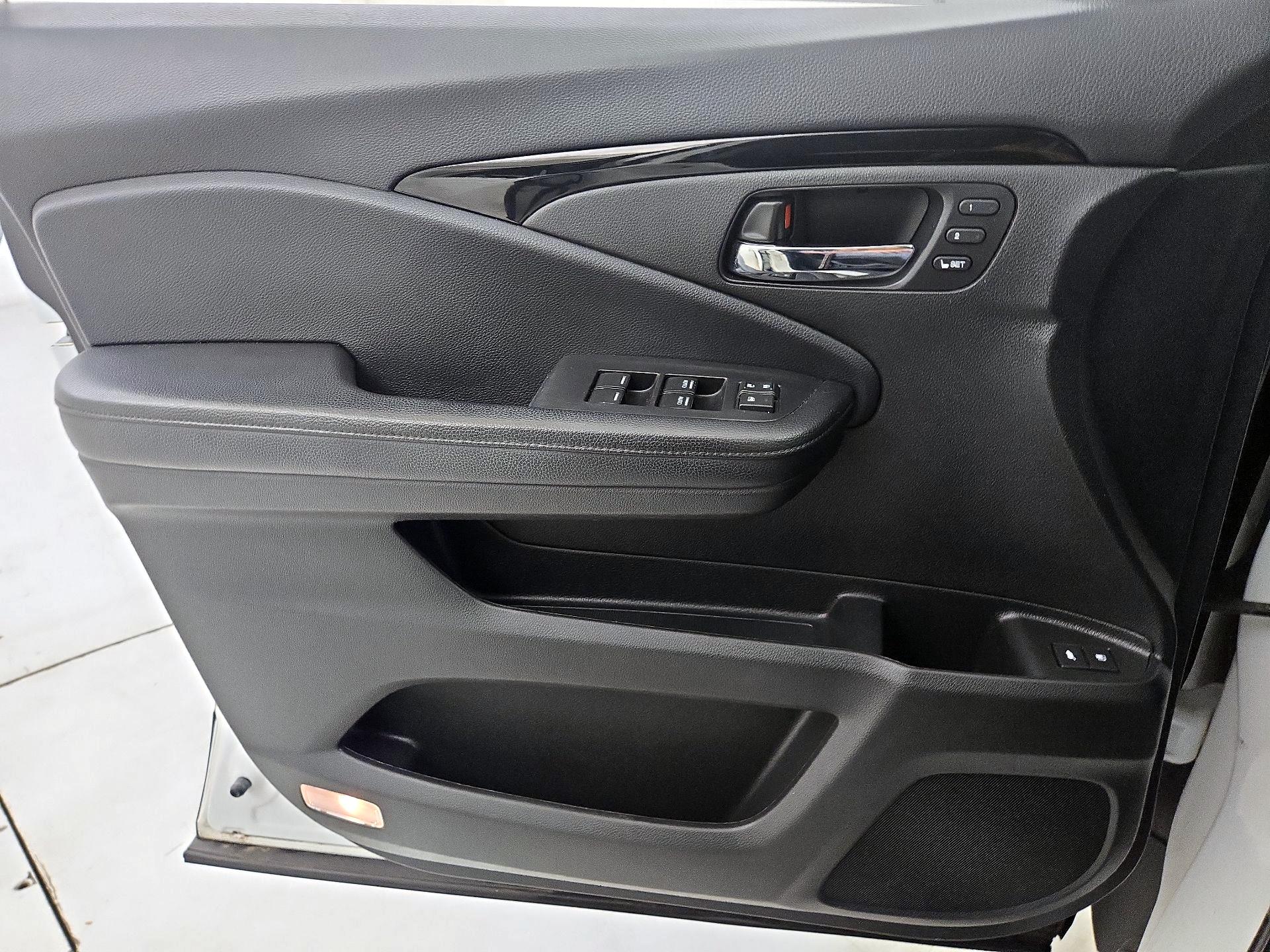 Thumbnail: 2020 Honda Pilot - 12