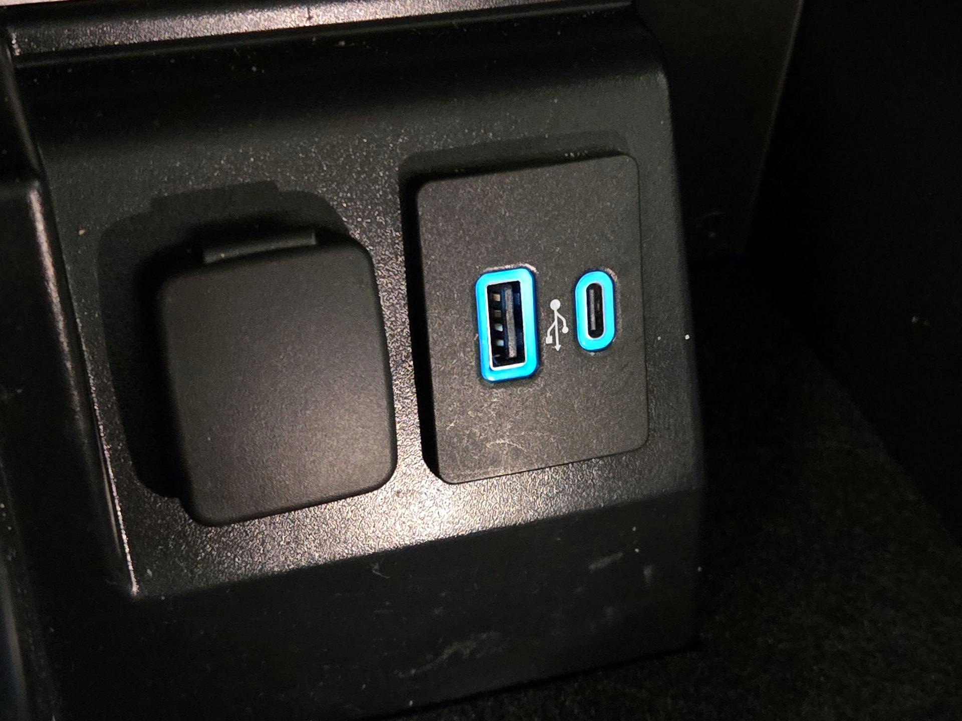 Thumbnail: 2022 Ford Explorer - 19