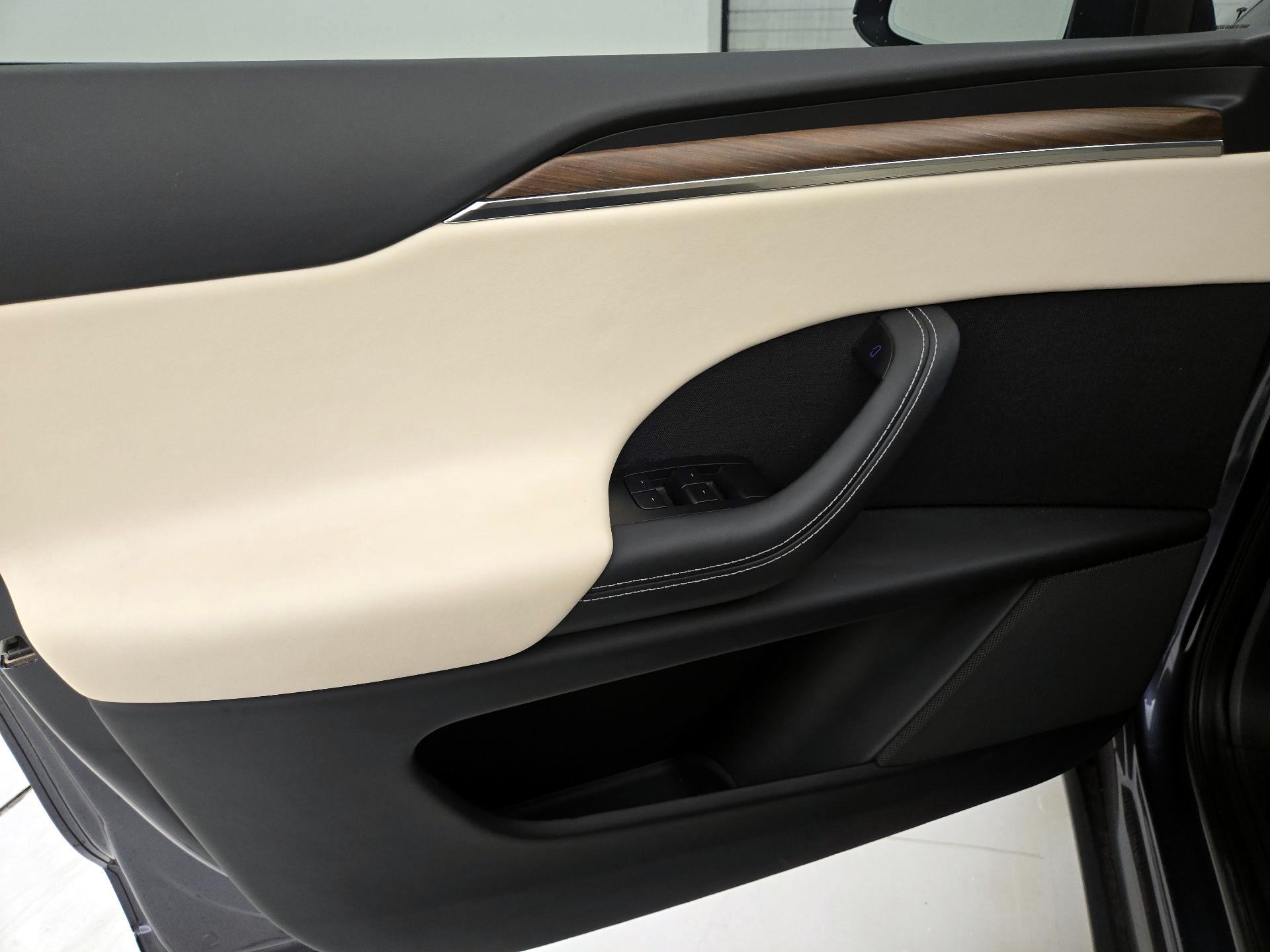 Thumbnail: 2023 Tesla Model X - 12