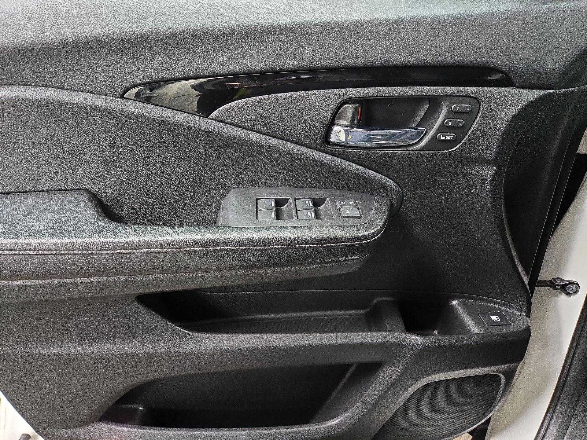 Thumbnail: 2017 Honda Ridgeline - 12