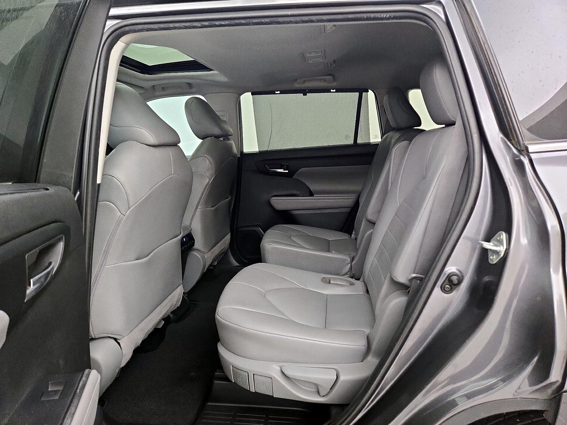 Thumbnail: 2021 Toyota Highlander - 20