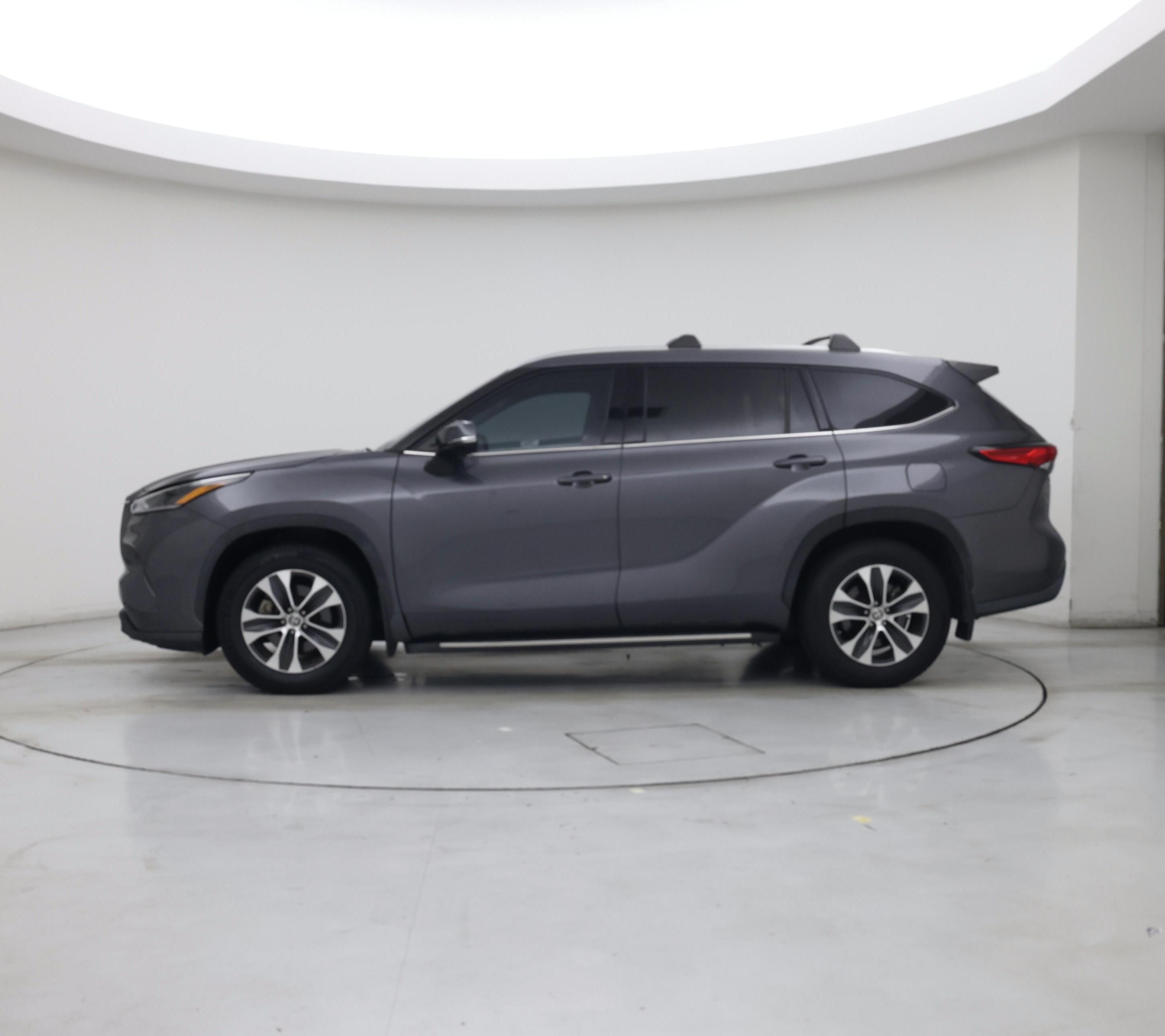 Thumbnail: 2021 Toyota Highlander - 3