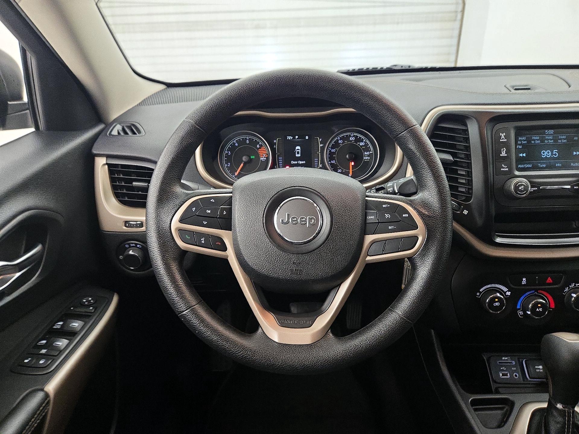 Thumbnail: 2017 Jeep Cherokee - 10