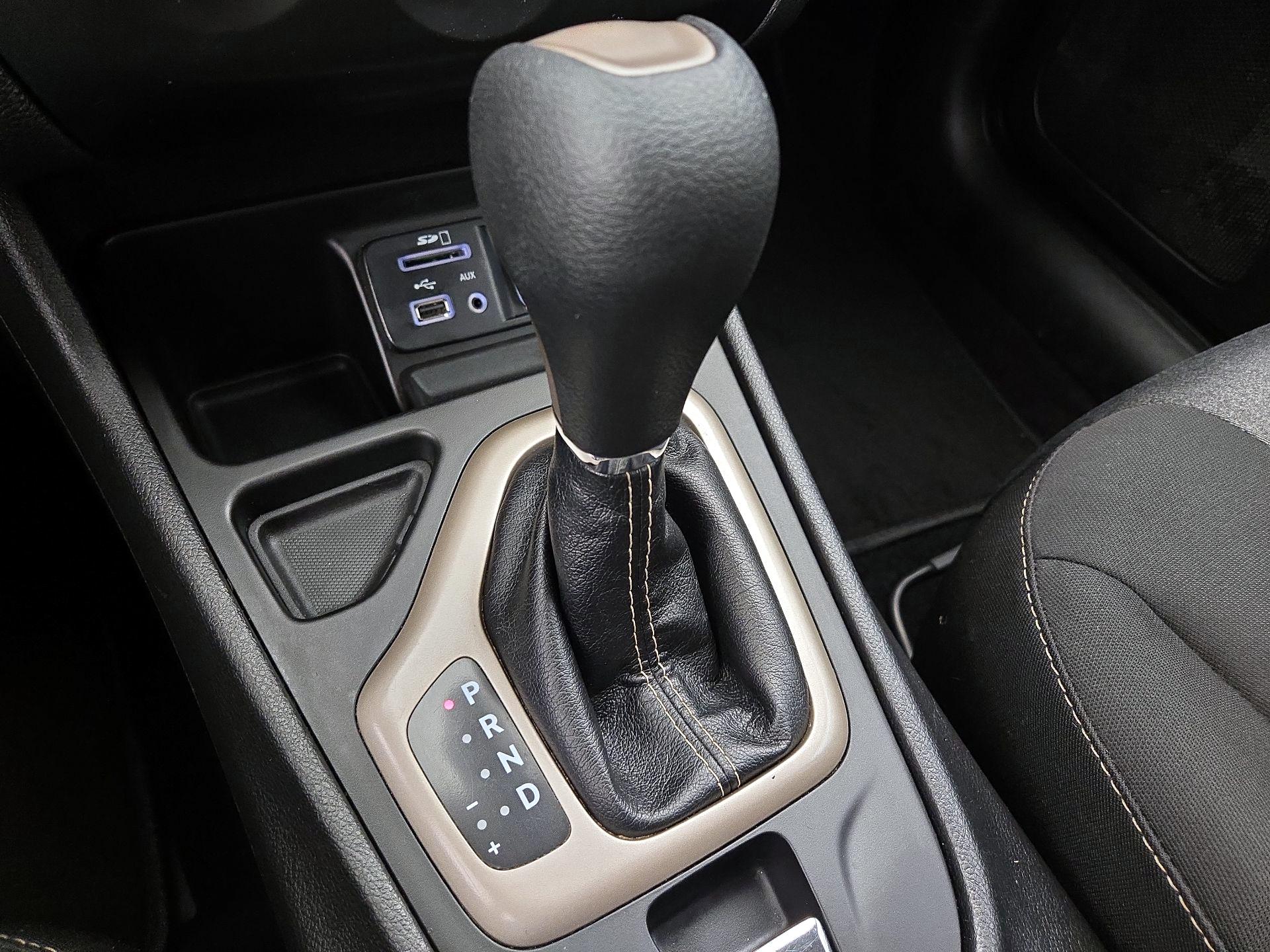 Thumbnail: 2017 Jeep Cherokee - 16