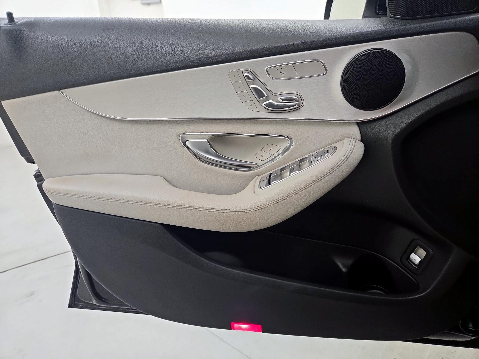 Thumbnail: 2016 Mercedes-Benz C-Class - 12