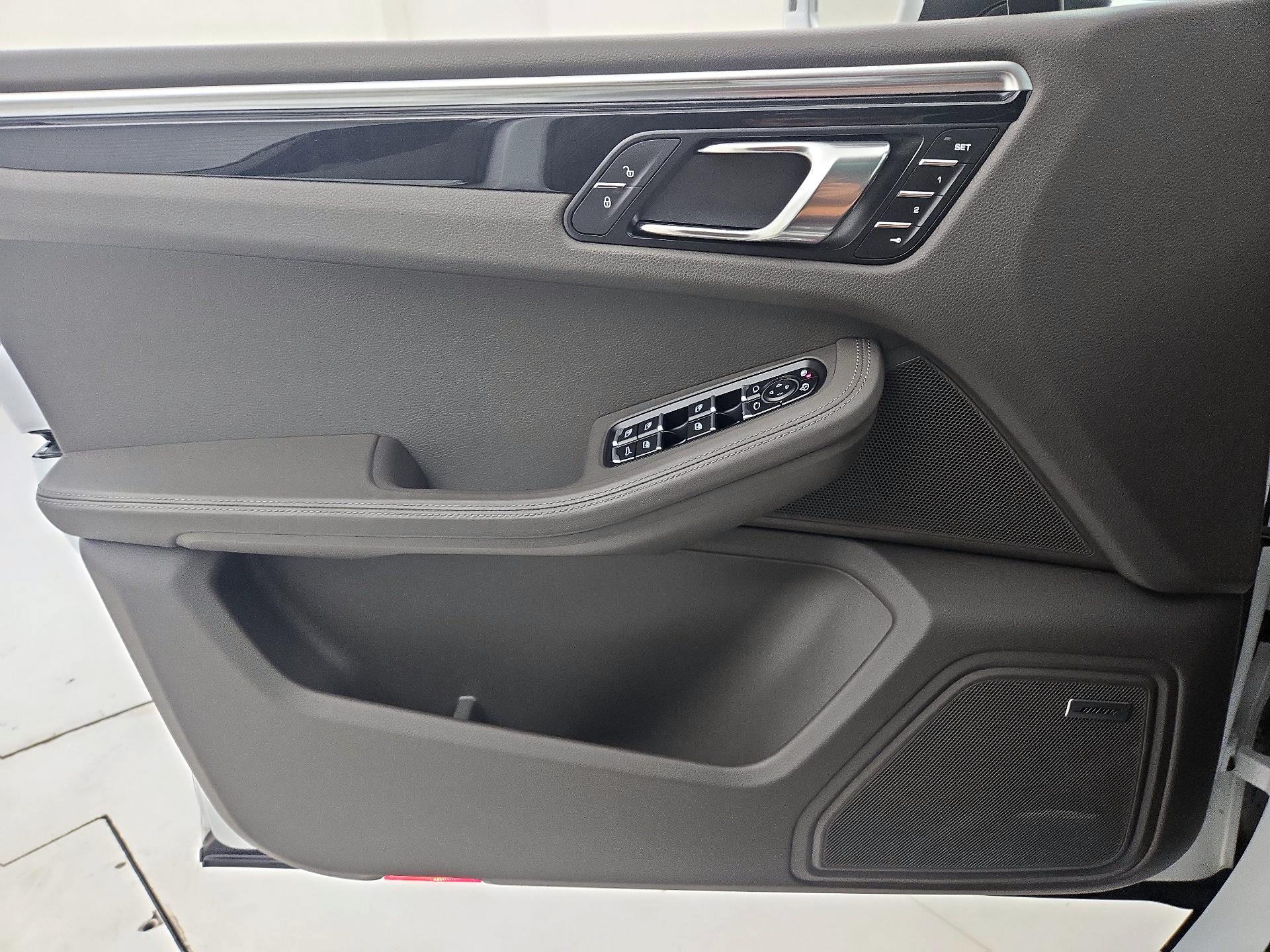 Thumbnail: 2018 Porsche Macan - 12