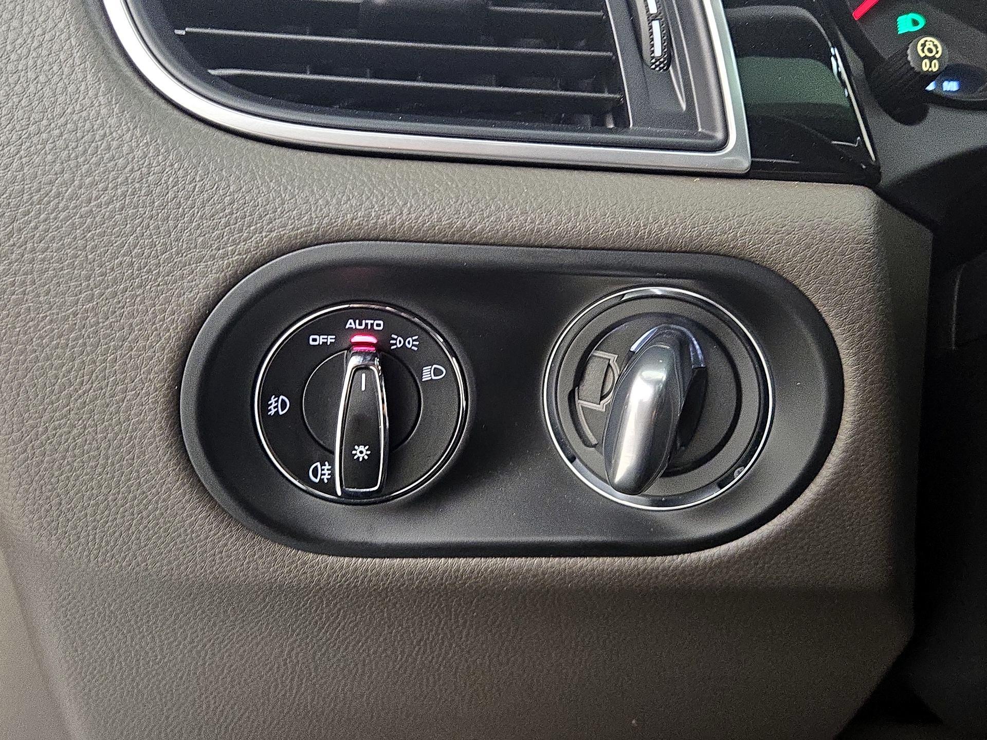 Thumbnail: 2018 Porsche Macan - 13