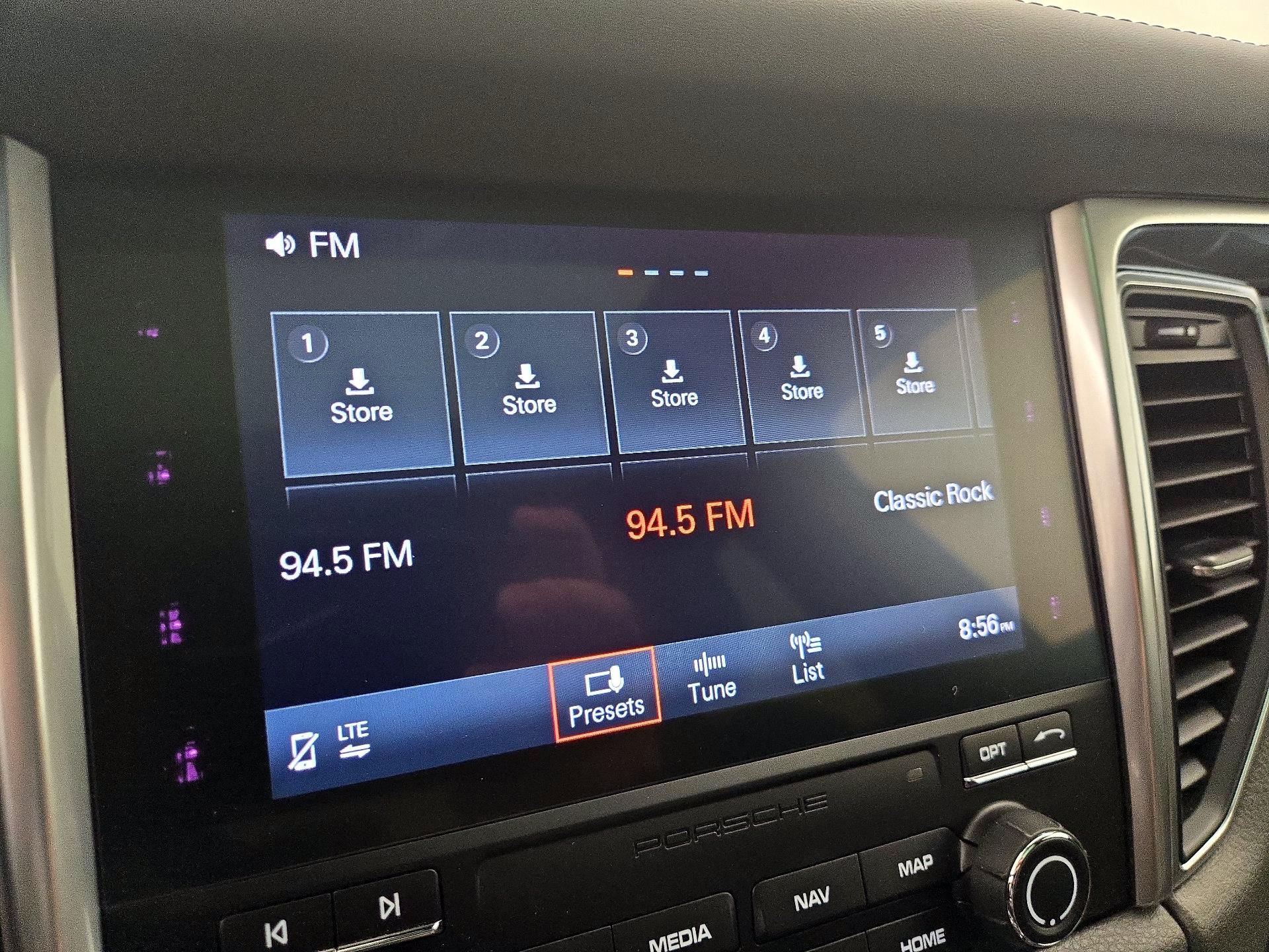 Thumbnail: 2018 Porsche Macan - 16