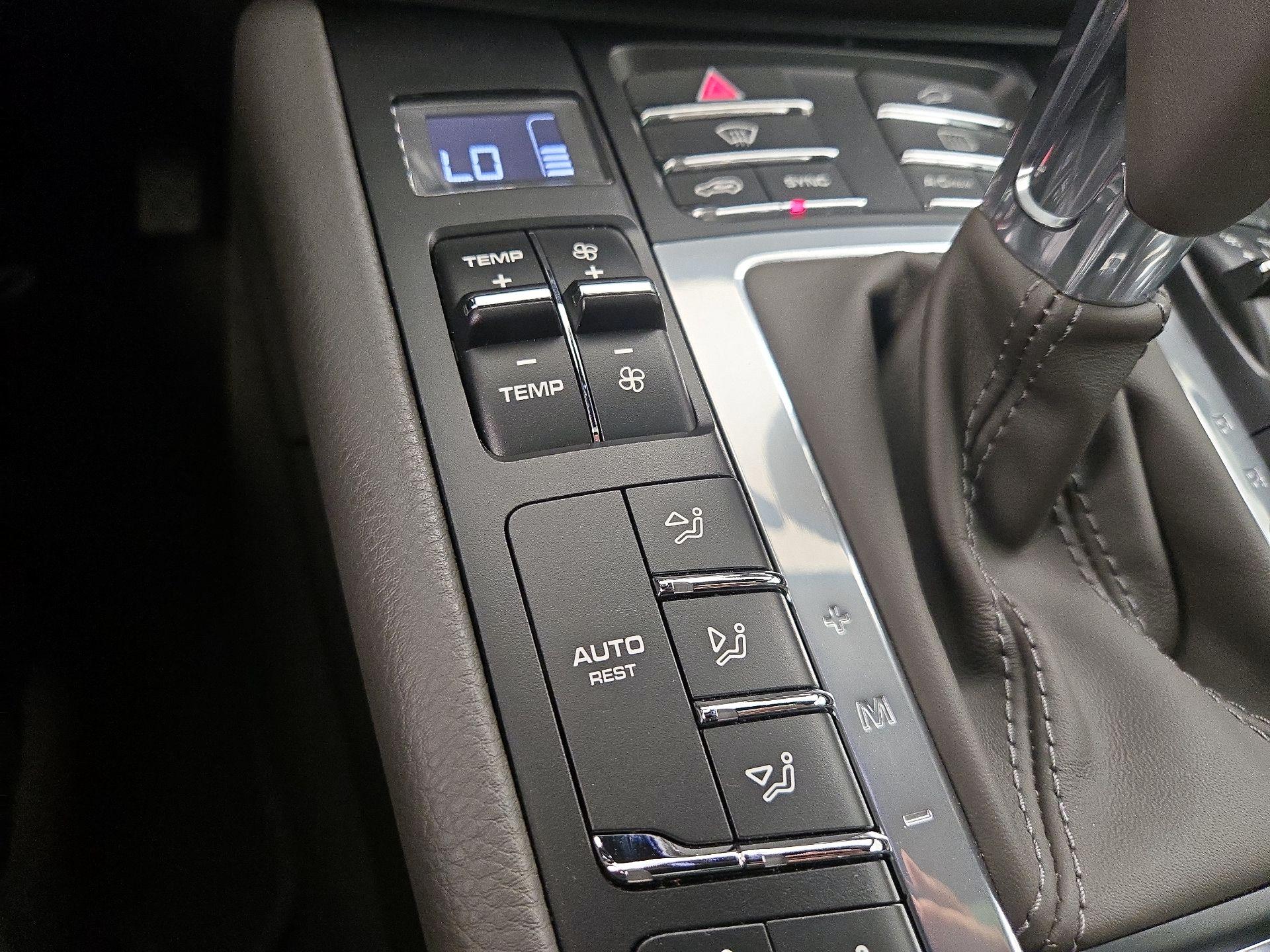 Thumbnail: 2018 Porsche Macan - 17