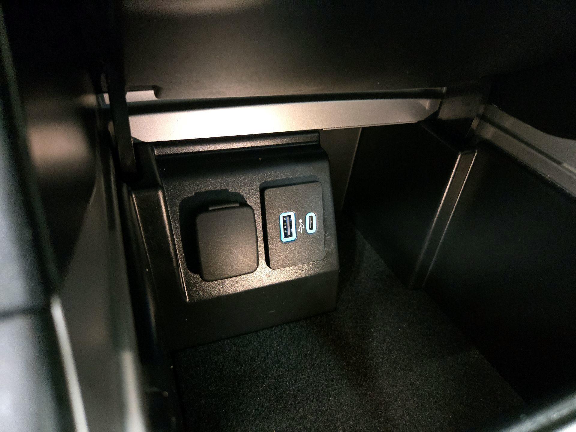 Thumbnail: 2021 Ford Explorer - 18